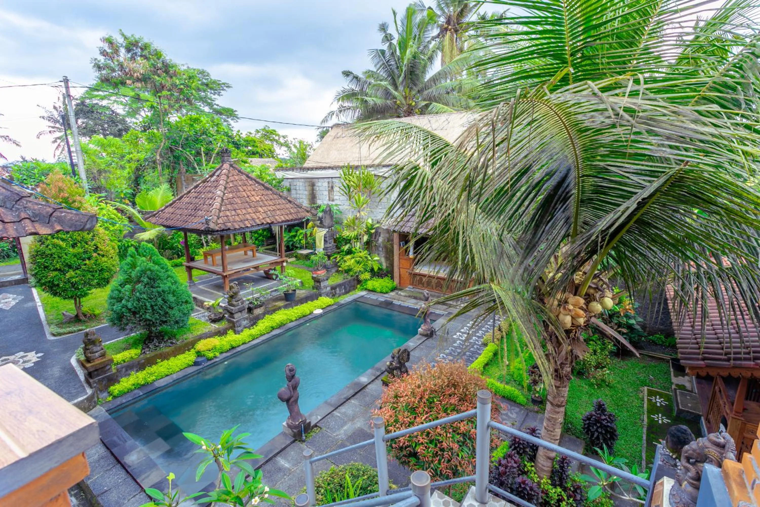 Swimming pool in Rizky Guesthouse