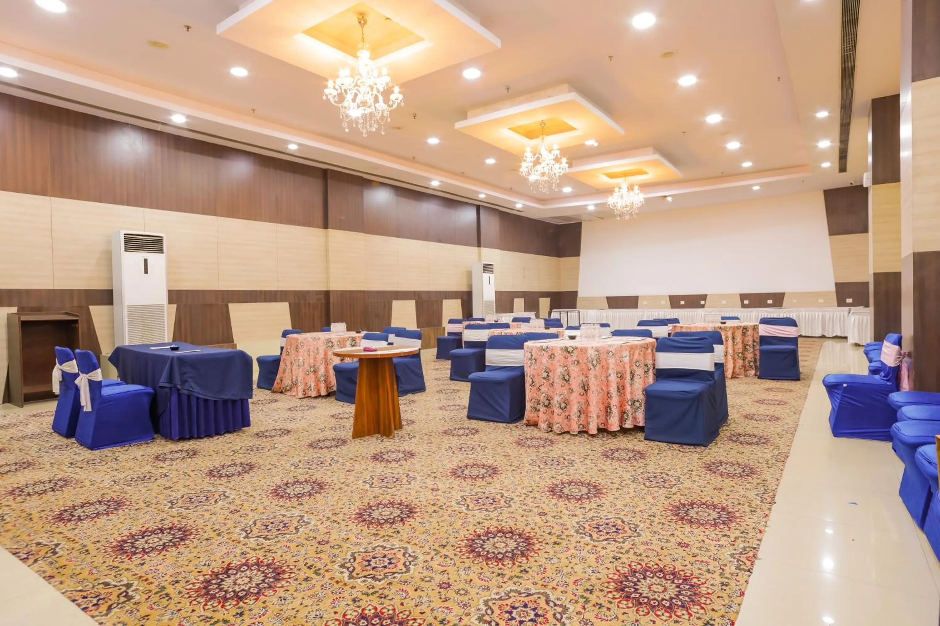 Banquet/Function facilities in Hyphen Premier-Business Hotel