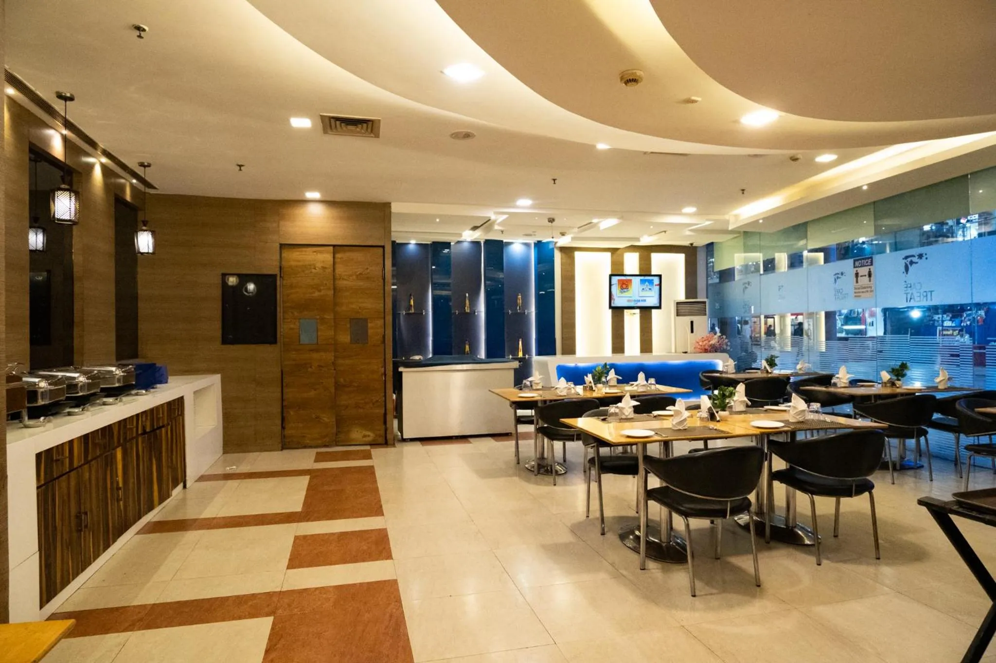 Restaurant/places to eat in Hyphen Premier-Business Hotel