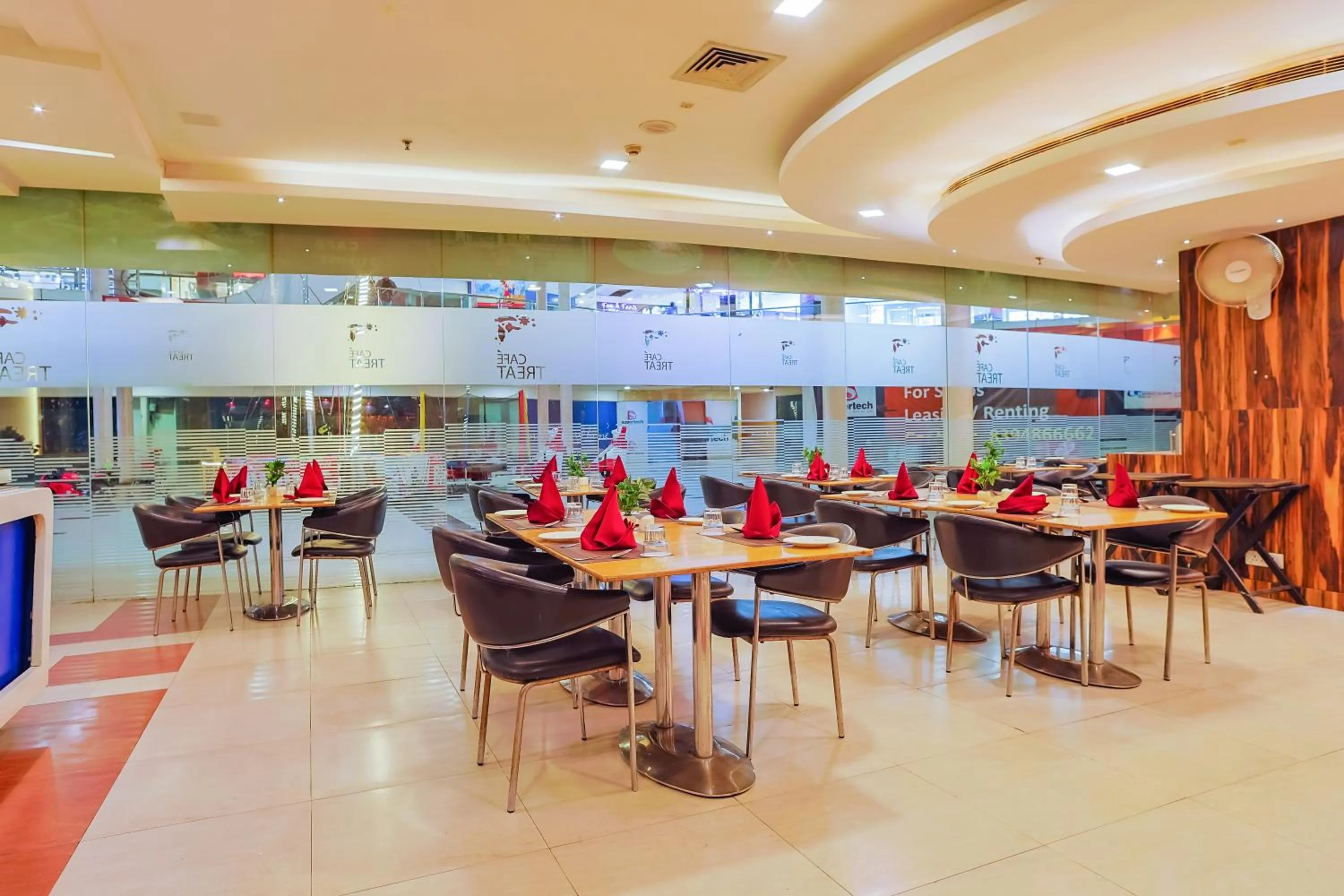 Restaurant/places to eat in Hyphen Premier-Business Hotel