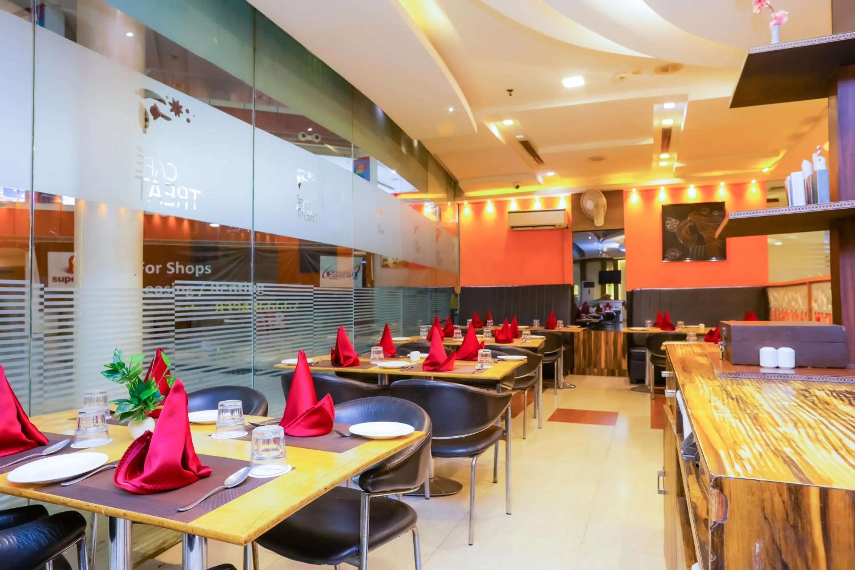 Restaurant/places to eat in Hyphen Premier-Business Hotel