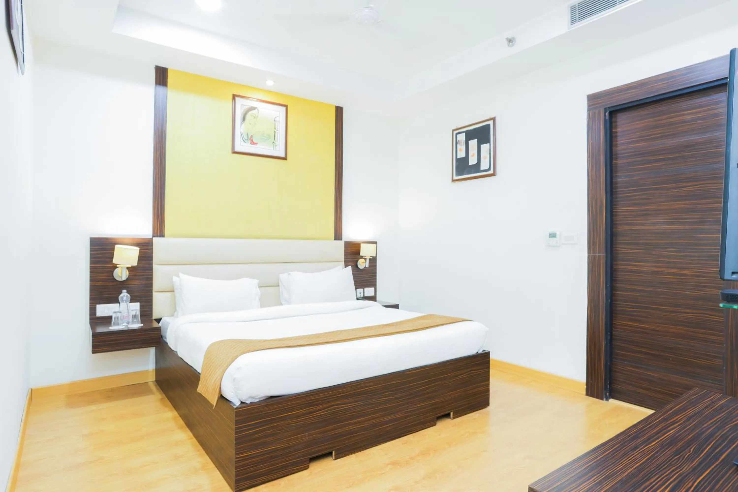 Bedroom, Bed in Hyphen Premier-Business Hotel