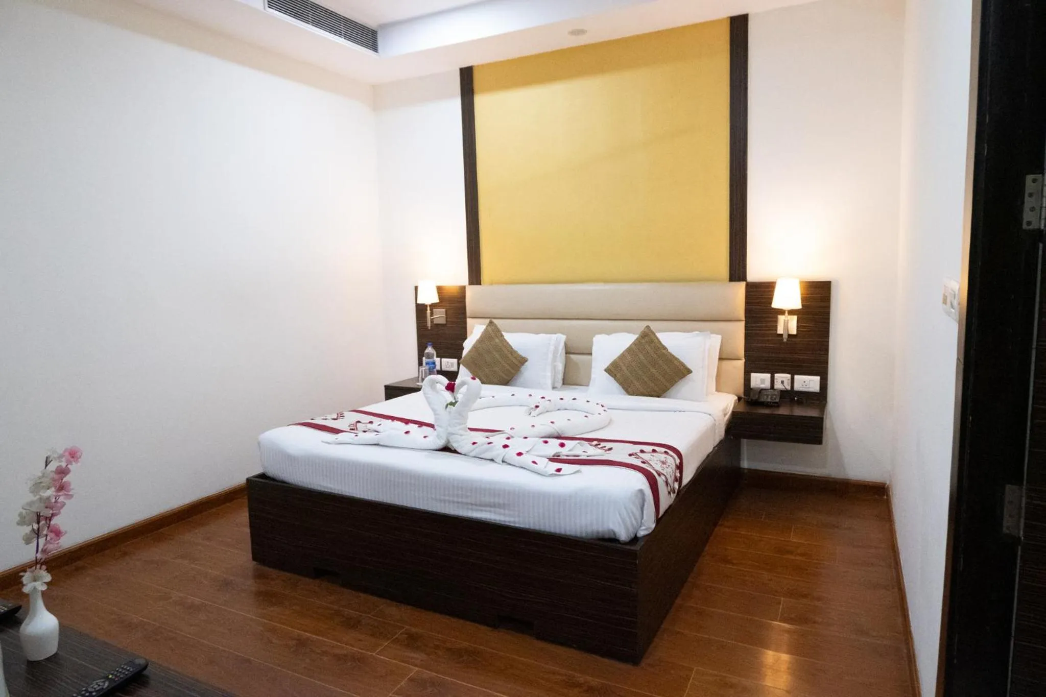 Bedroom, Bed in Hyphen Premier-Business Hotel