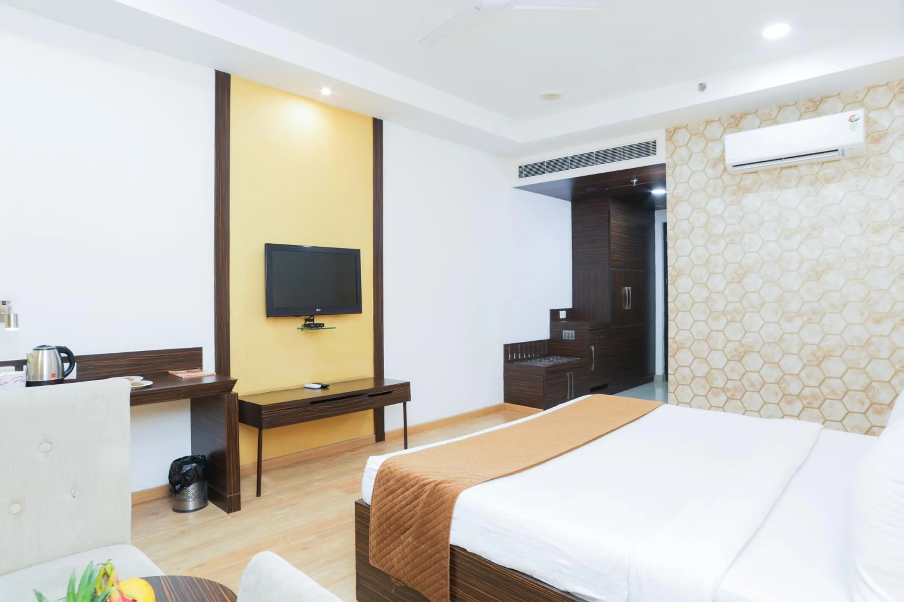 Bedroom, Bed in Hyphen Premier-Business Hotel