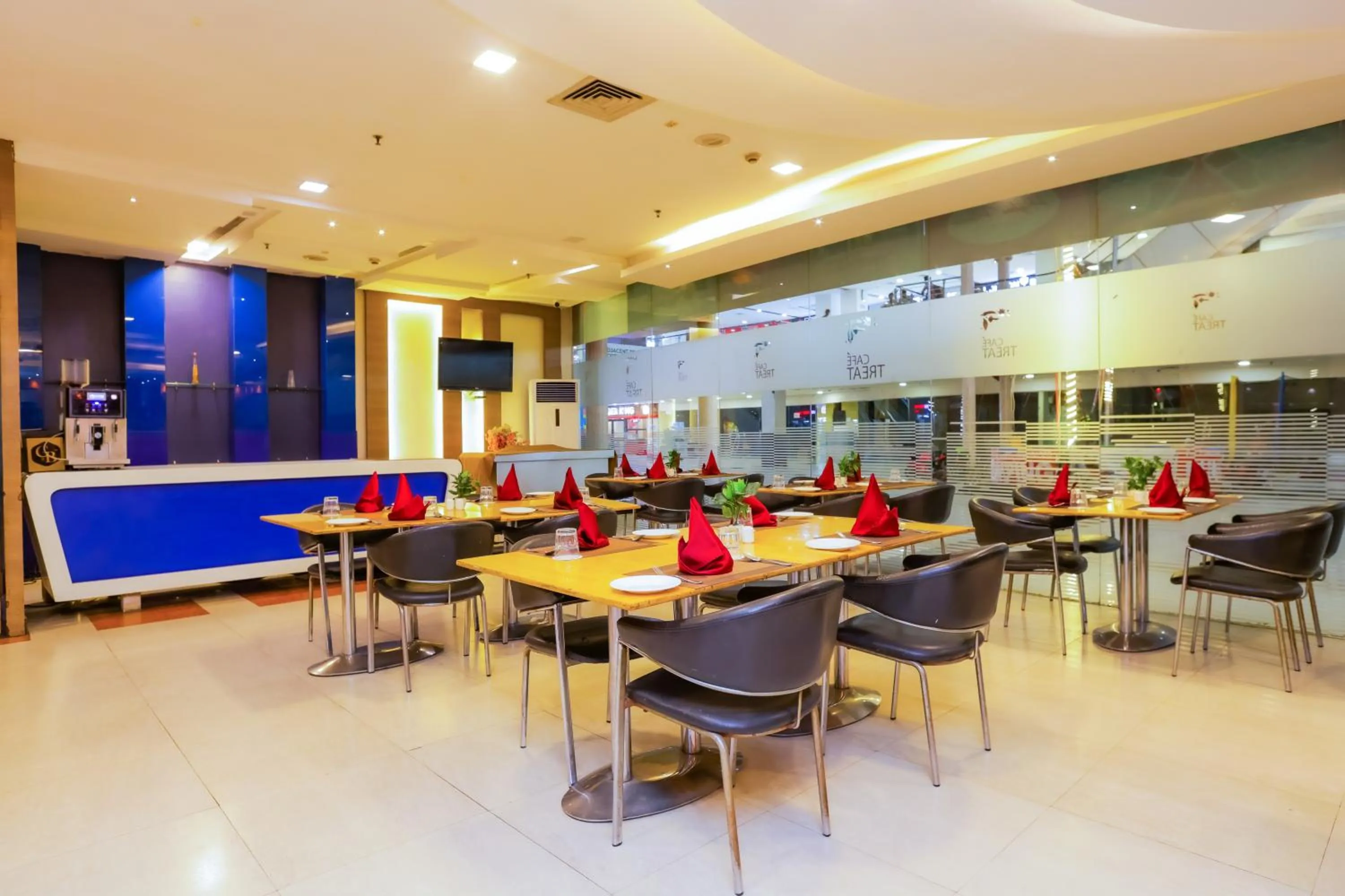 Restaurant/places to eat in Hyphen Premier-Business Hotel