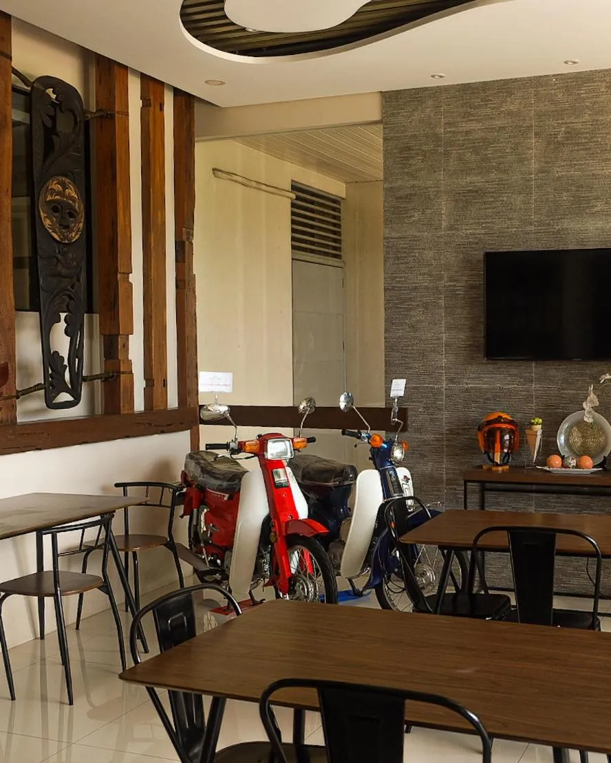 Restaurant/places to eat in Cresebo Mansion