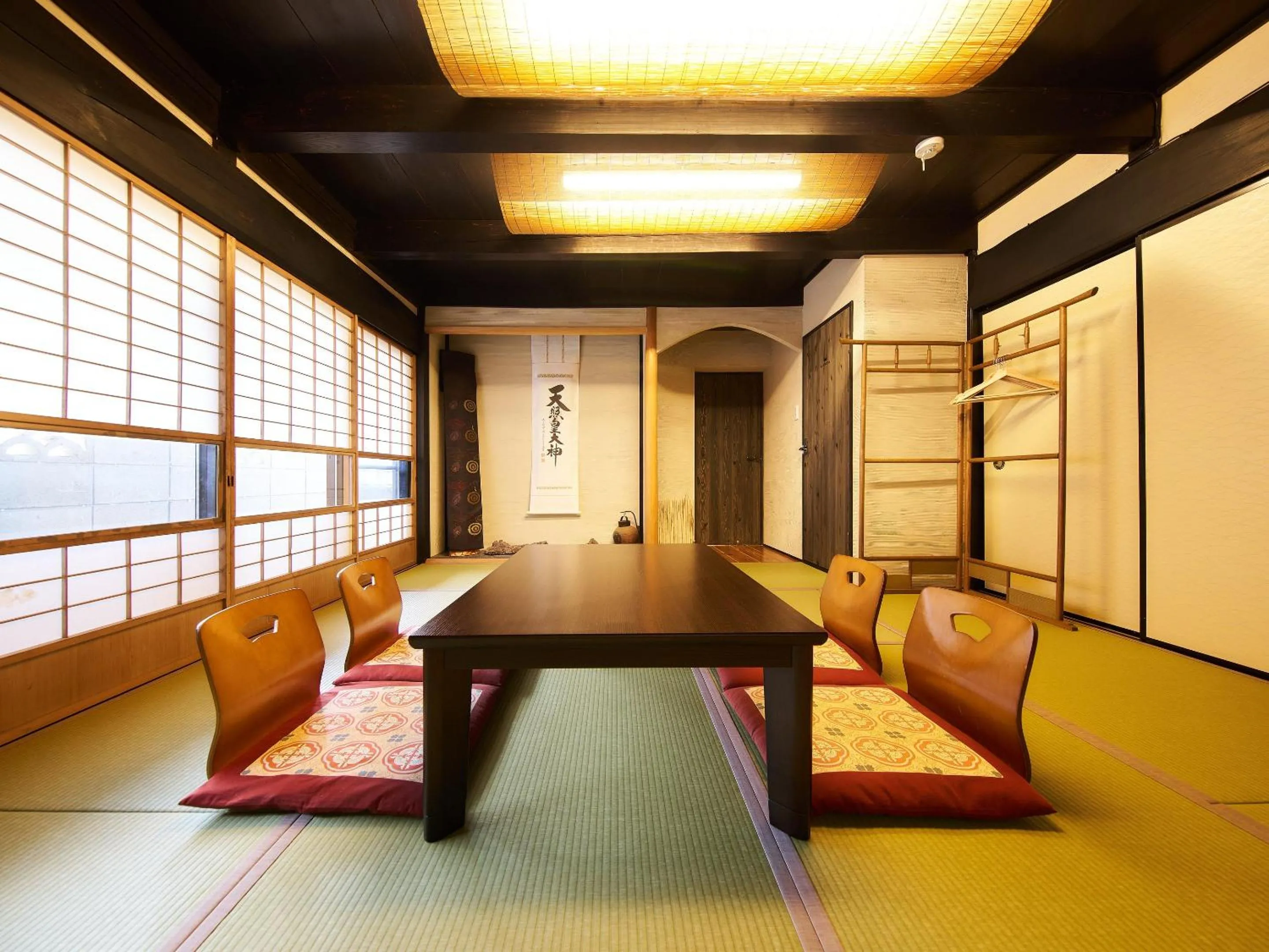 Photo of the whole room in Koiya