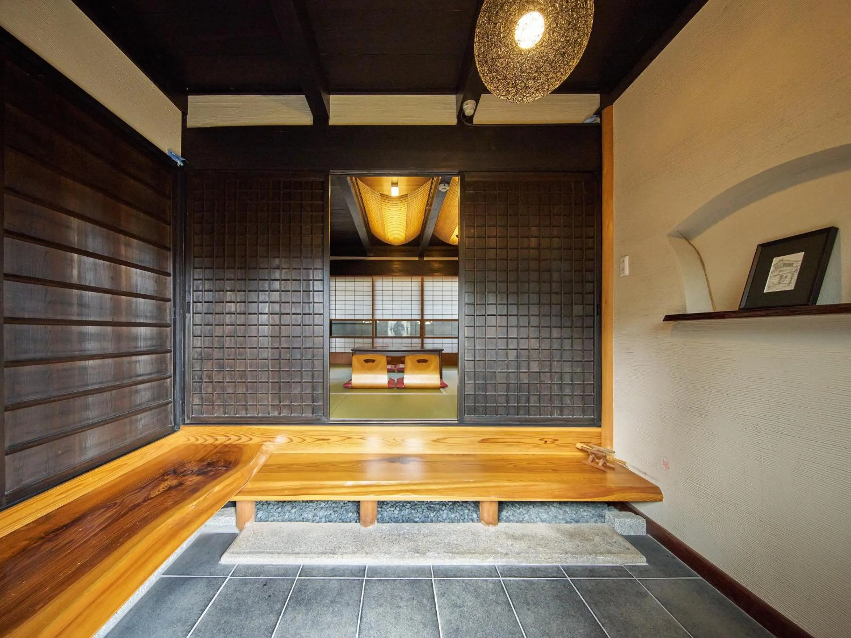 Photo of the whole room in Koiya