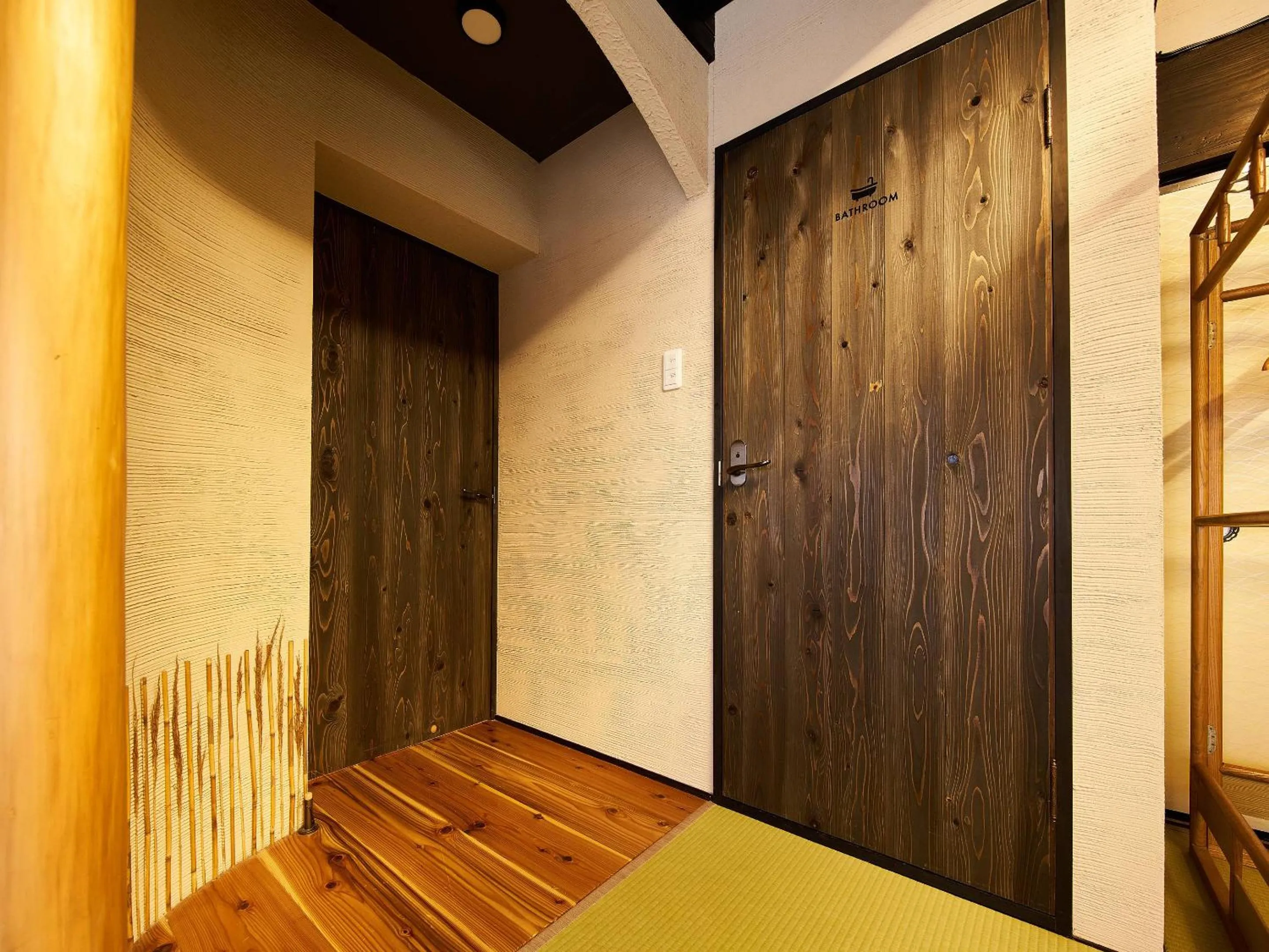 Photo of the whole room in Koiya