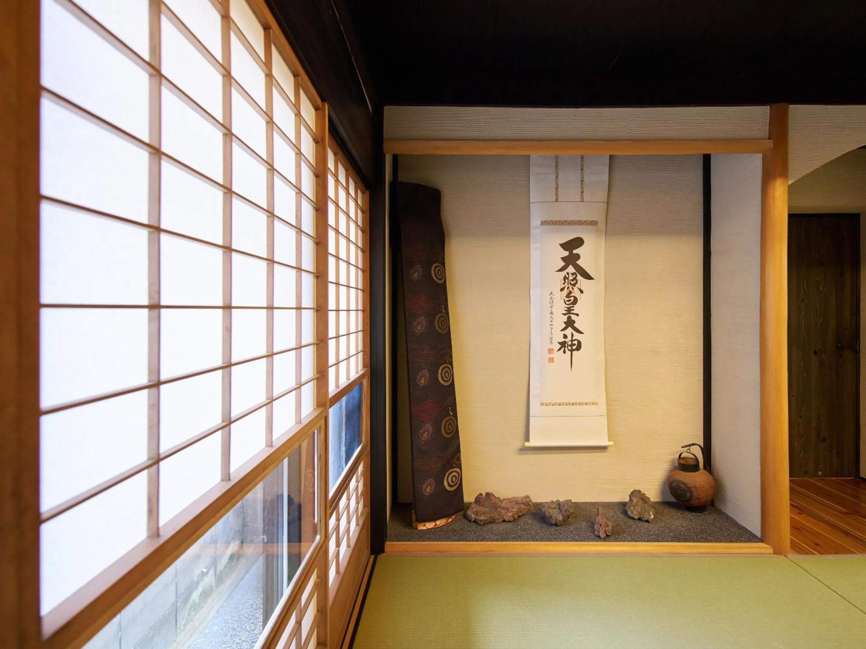 Photo of the whole room in Koiya