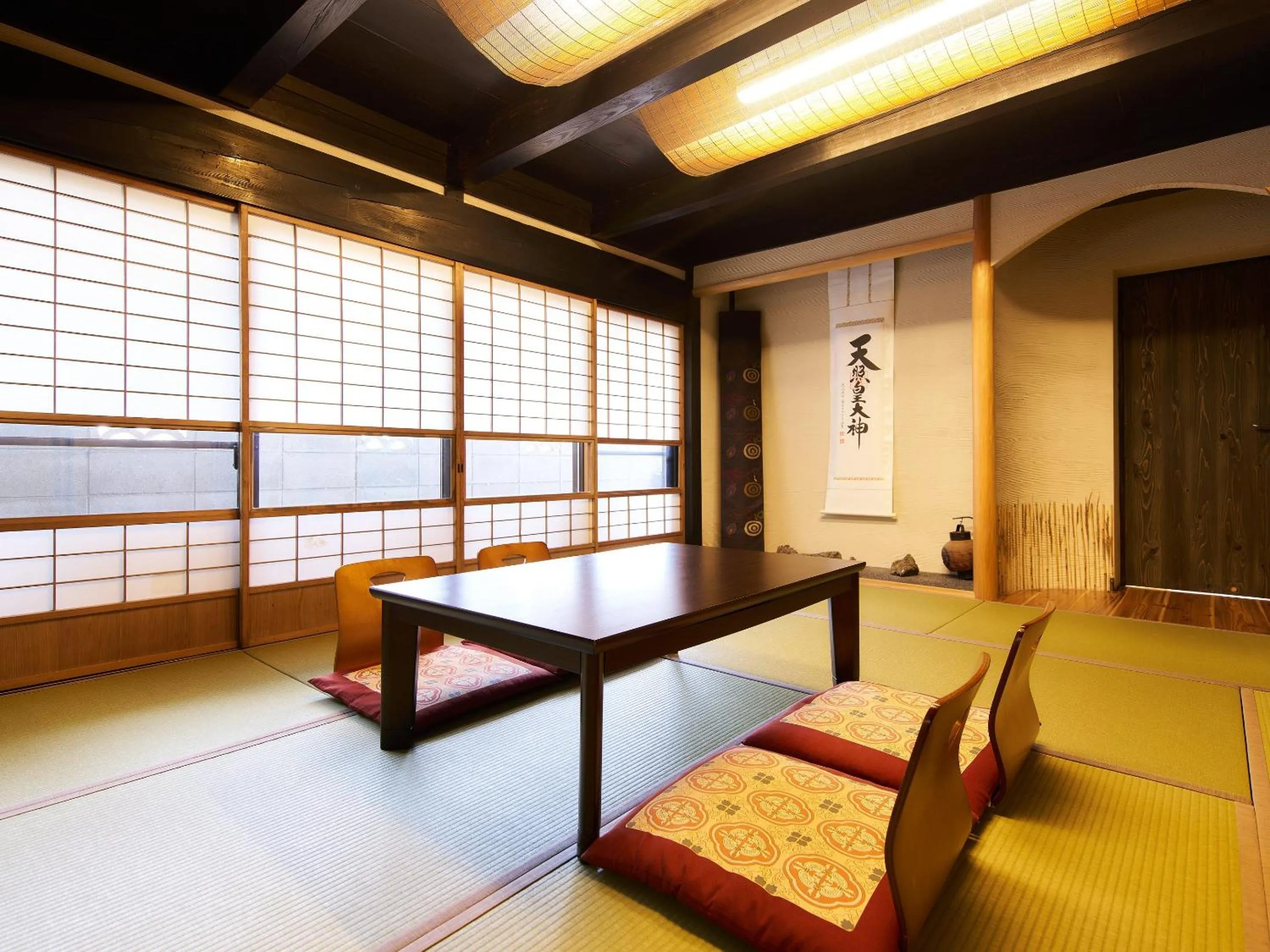 Photo of the whole room in Koiya