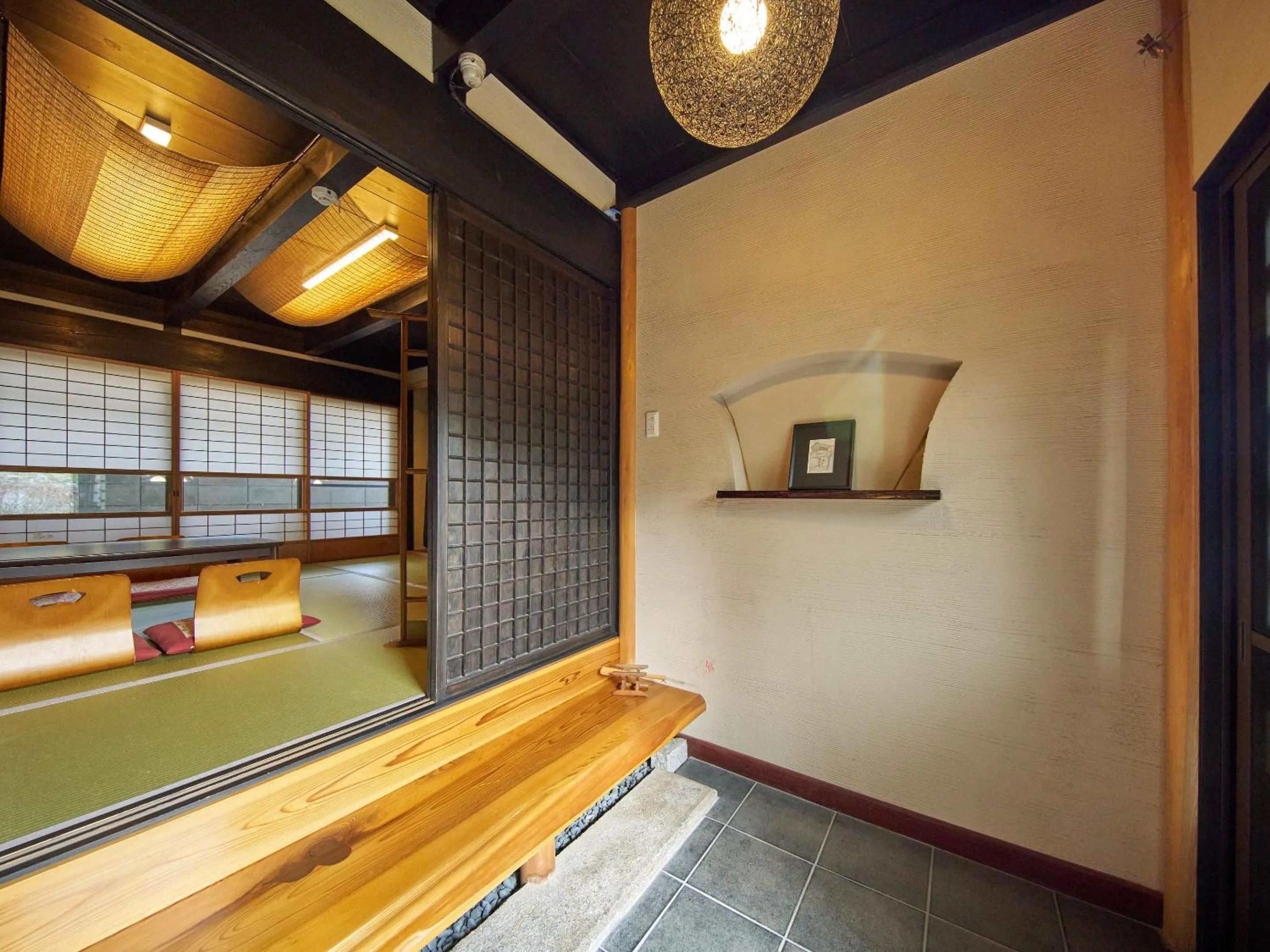 Photo of the whole room in Koiya