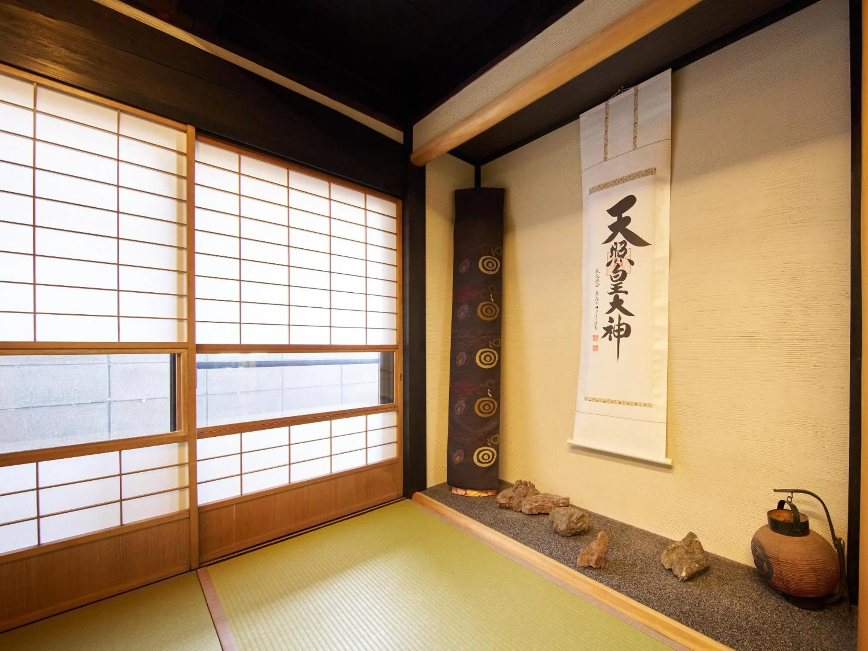 Photo of the whole room in Koiya