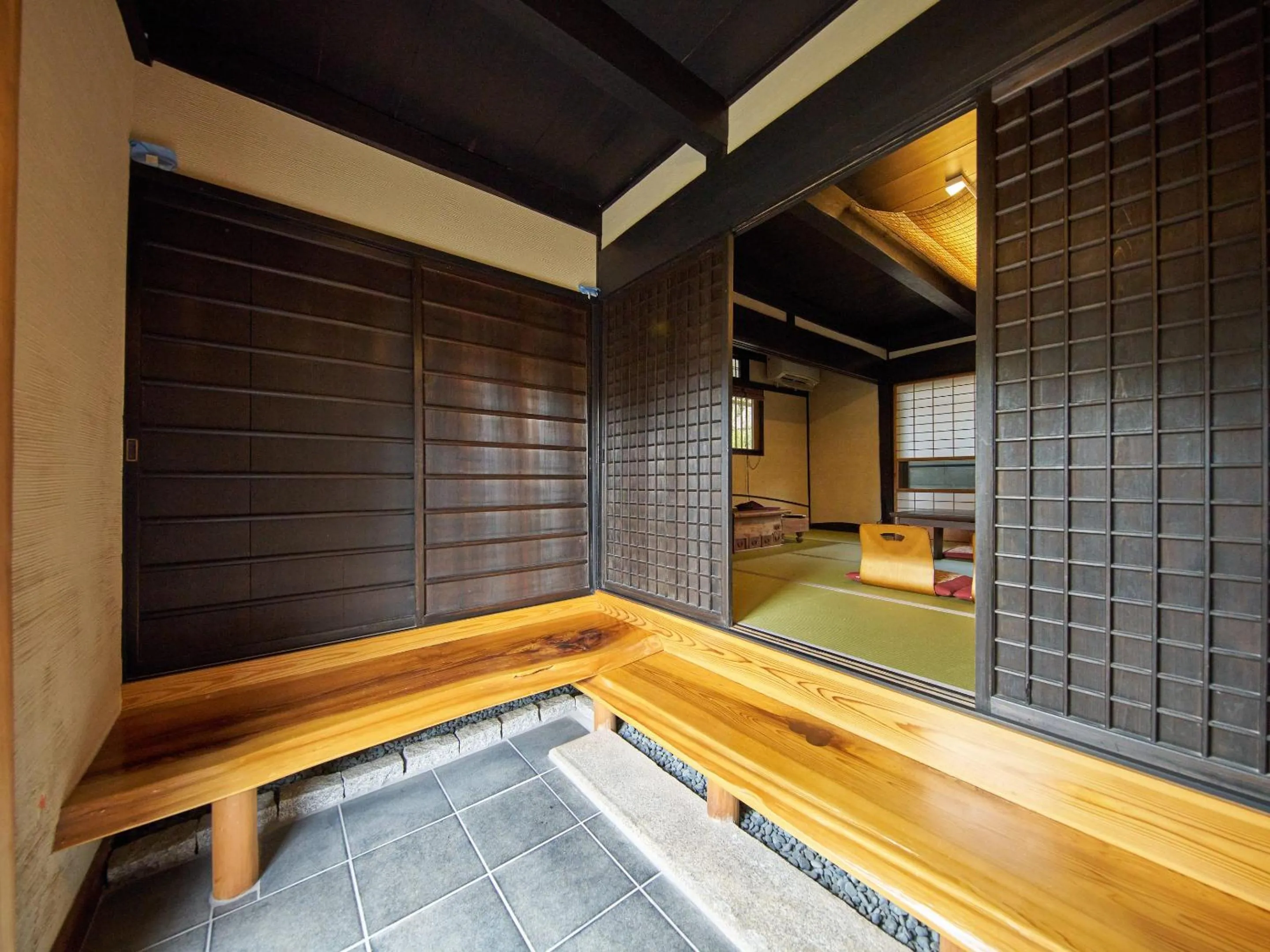 Photo of the whole room in Koiya