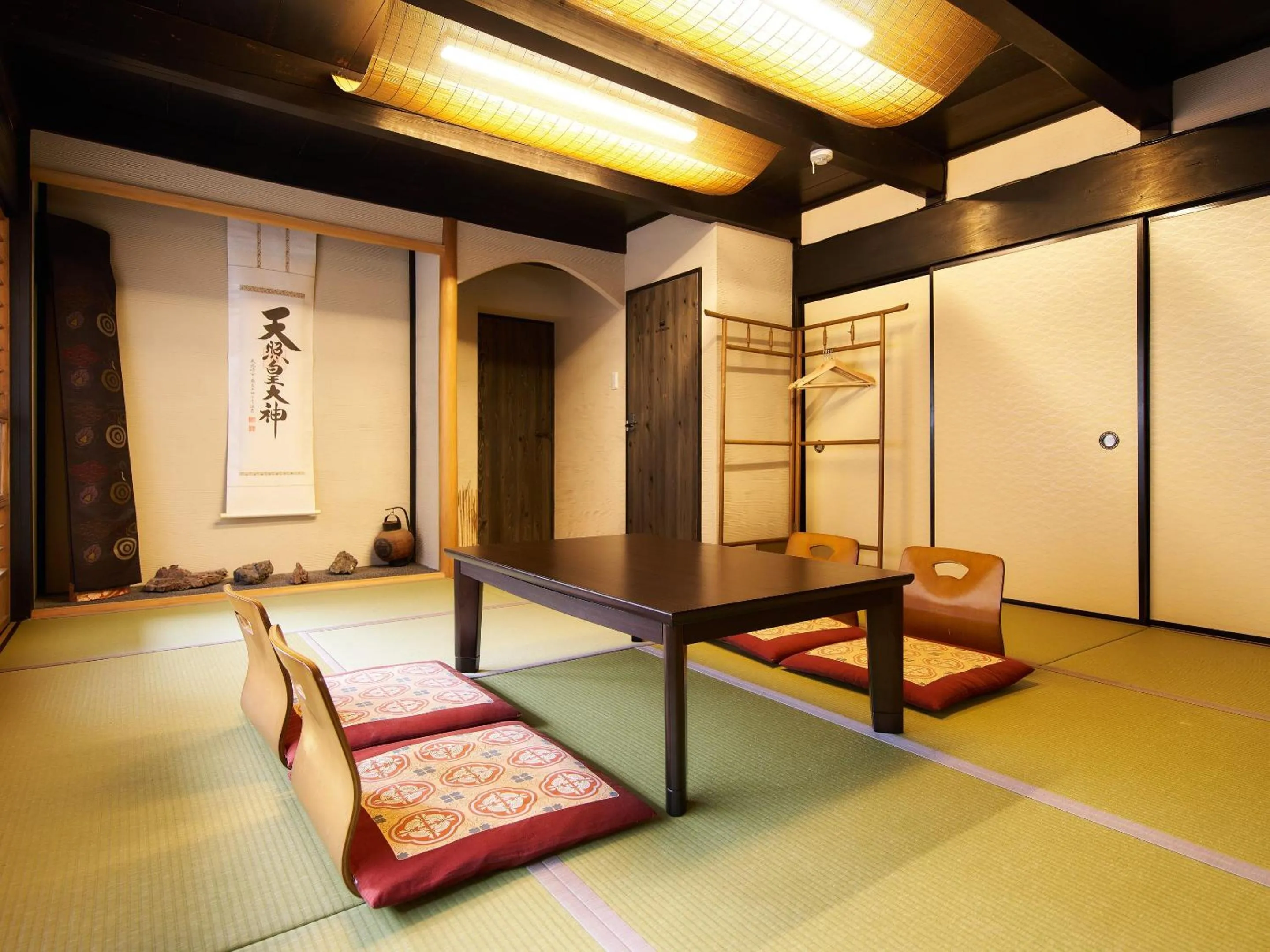 Photo of the whole room, Bed in Koiya