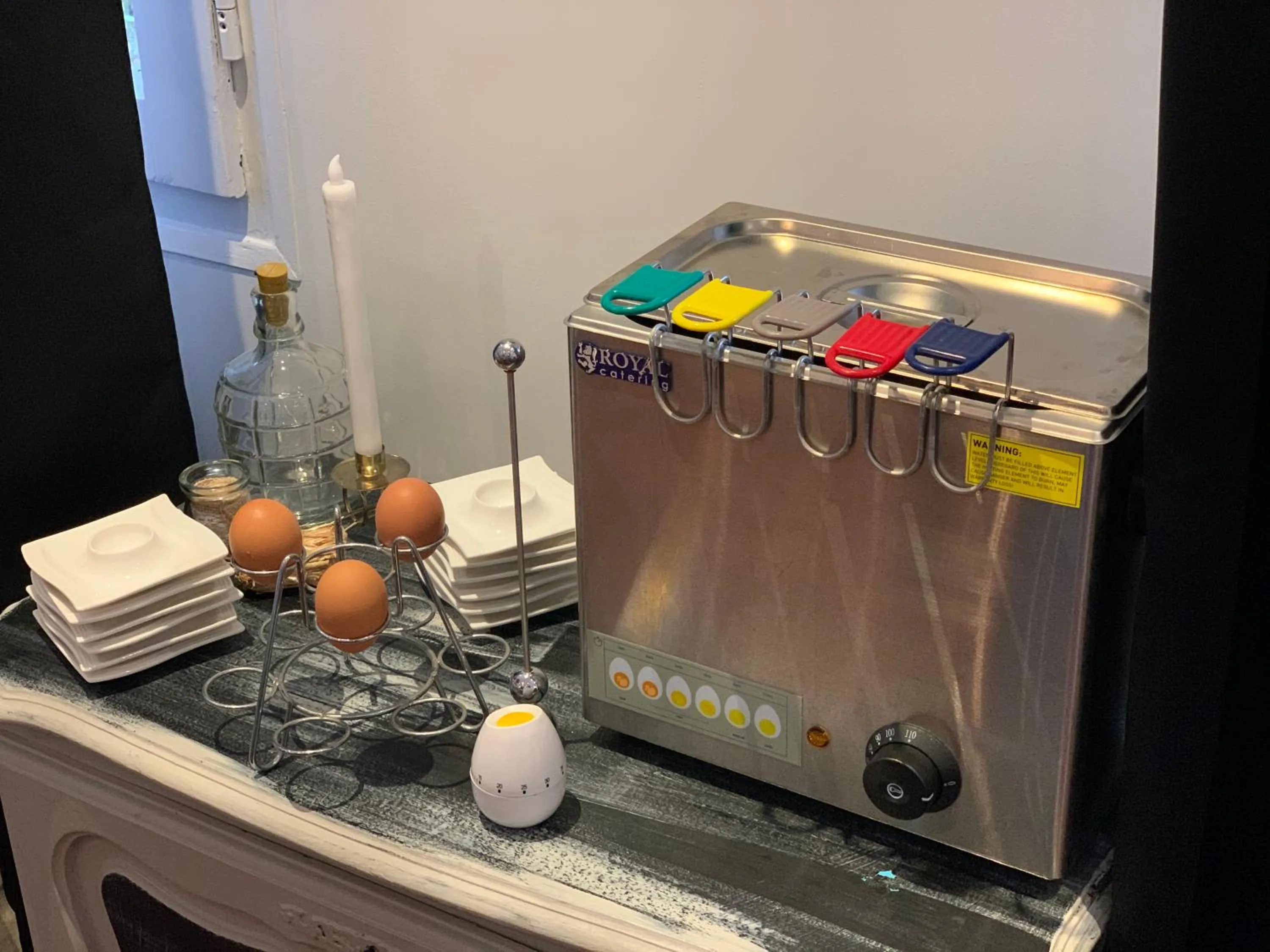 Food and drinks in Logis Hotel Maison Carrée Restaurant O Carré dArt