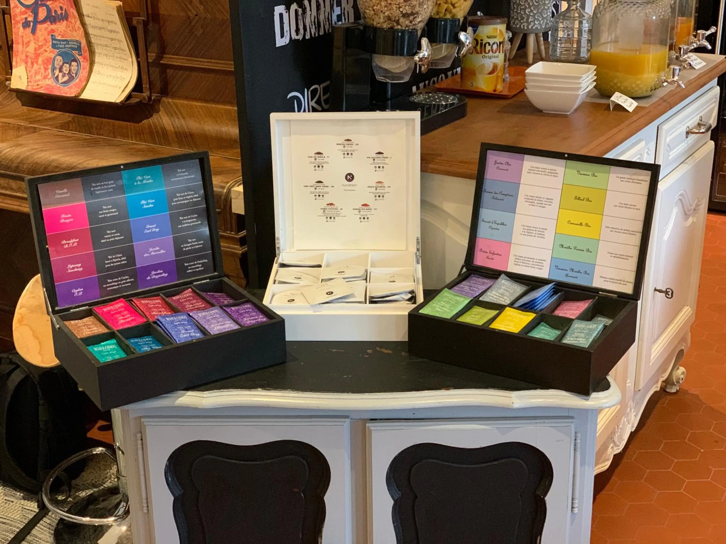 Buffet breakfast in Logis Hotel Maison Carrée Restaurant O Carré dArt