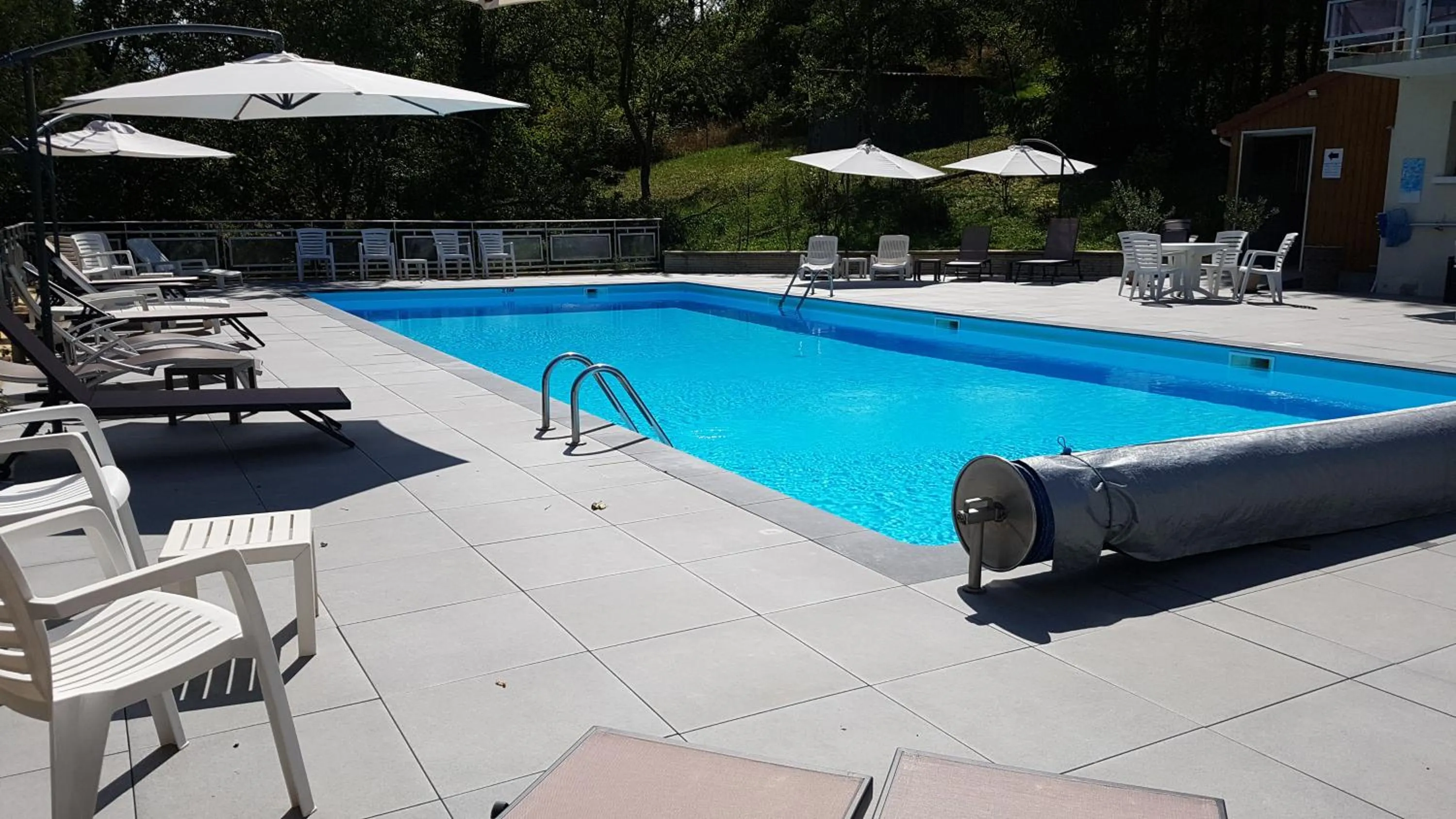 Swimming pool in Logis Hotel Maison Carrée Restaurant O Carré dArt