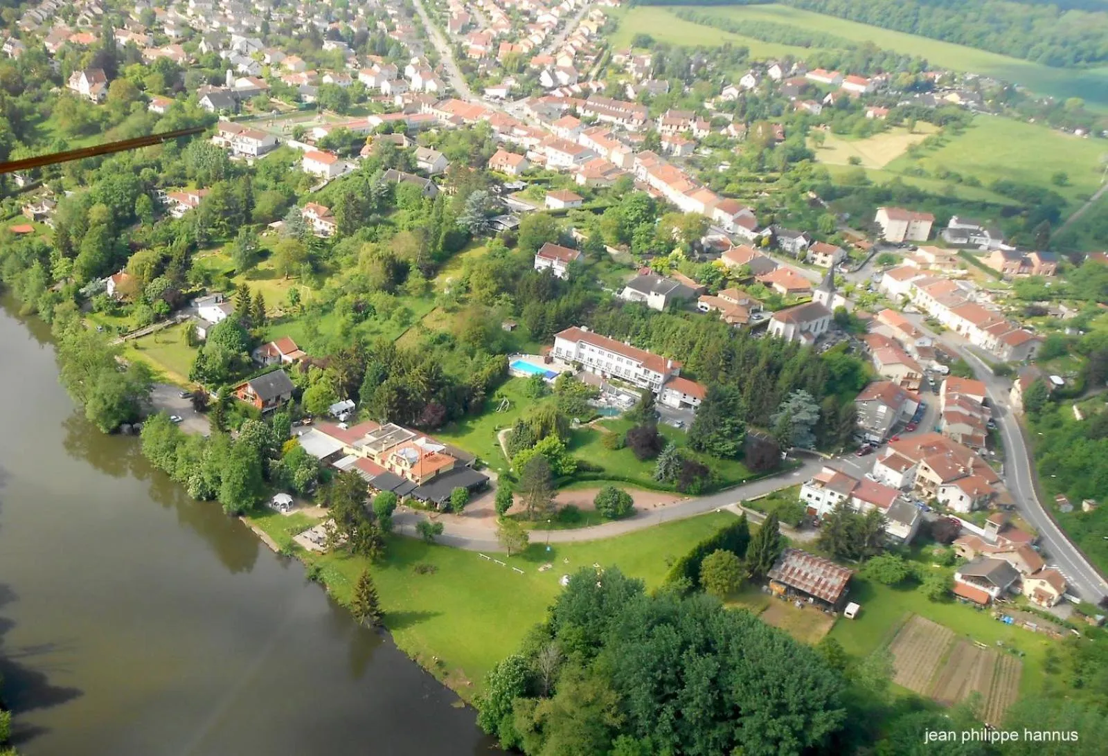 Bird's eye view in Logis Hotel Maison Carrée Restaurant O Carré dArt