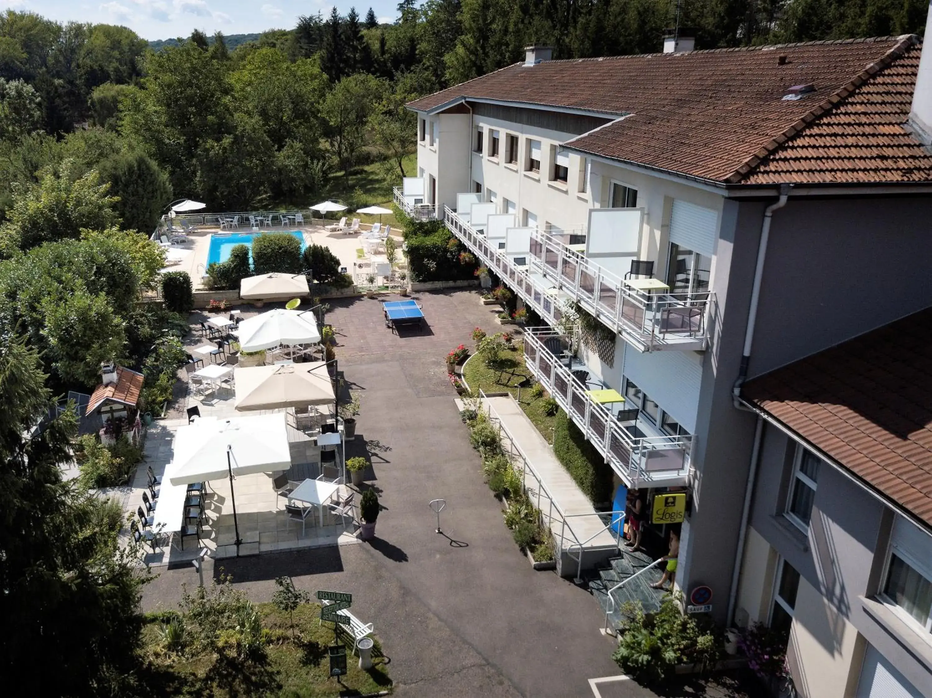 Bird's eye view in Logis Hotel Maison Carrée Restaurant O Carré dArt Bird's eye view in Logis Hotel Maison Carrée Restaurant O Carré dArt