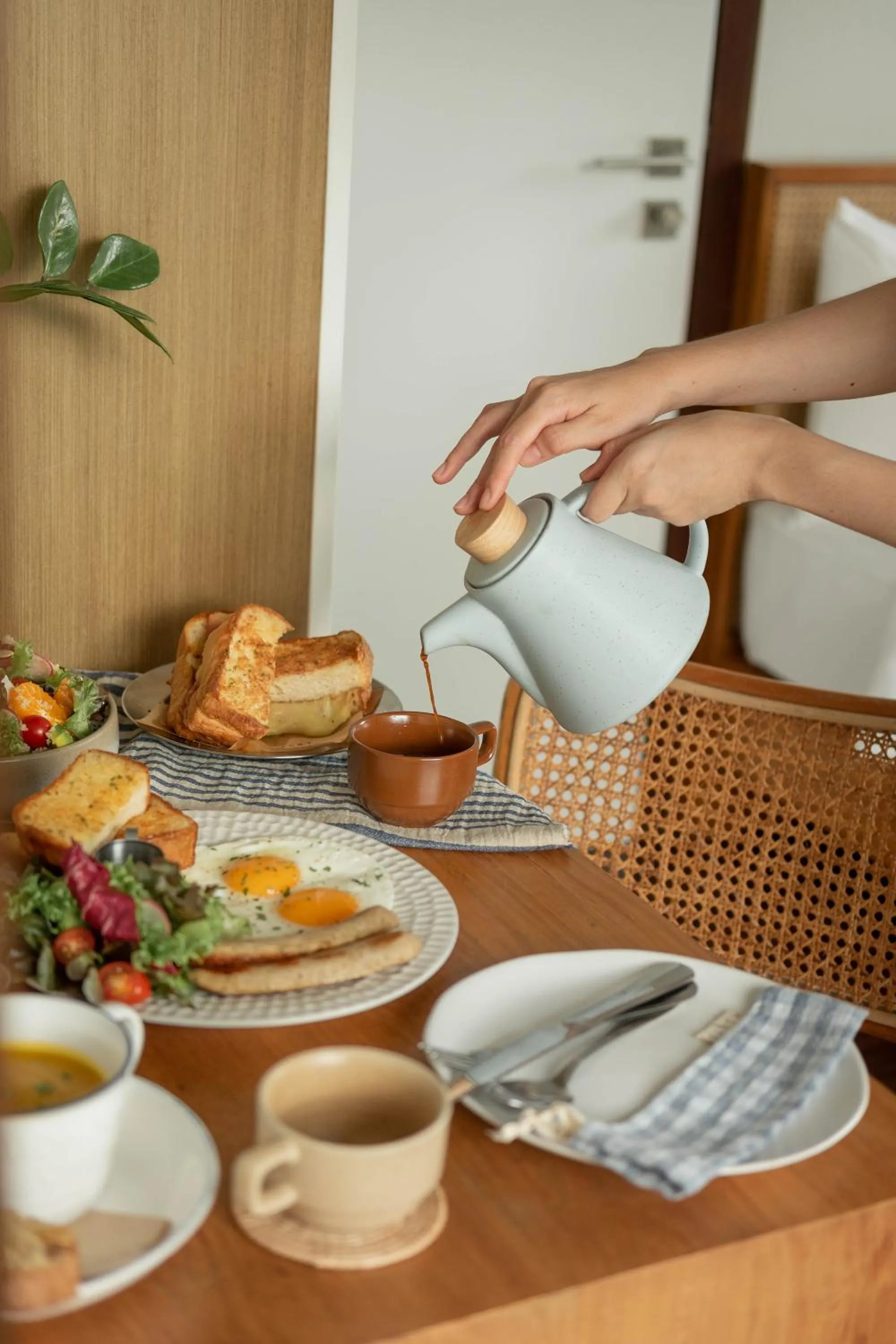 Breakfast in The Earth Hotel