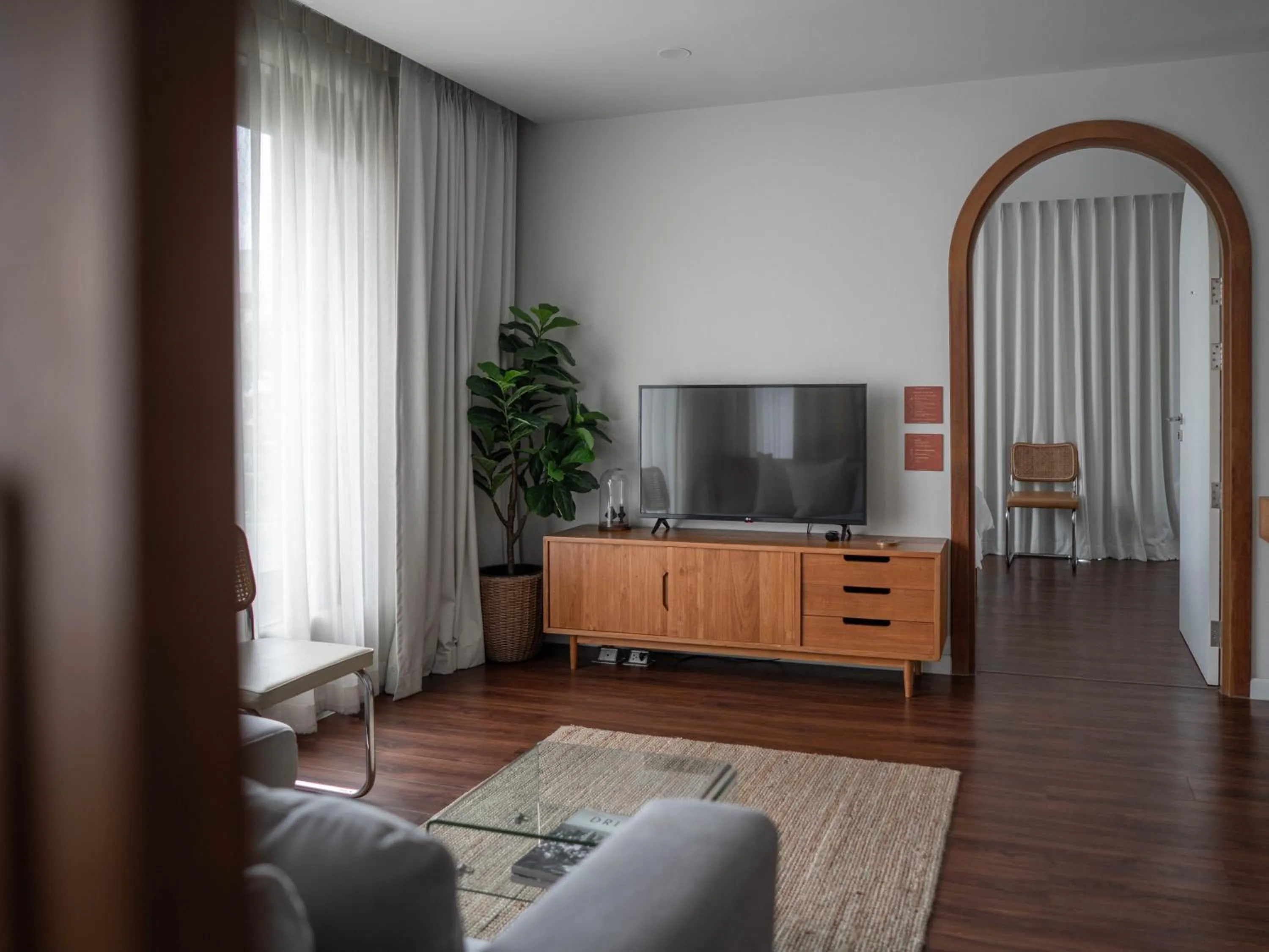 Living room in The Earth Hotel