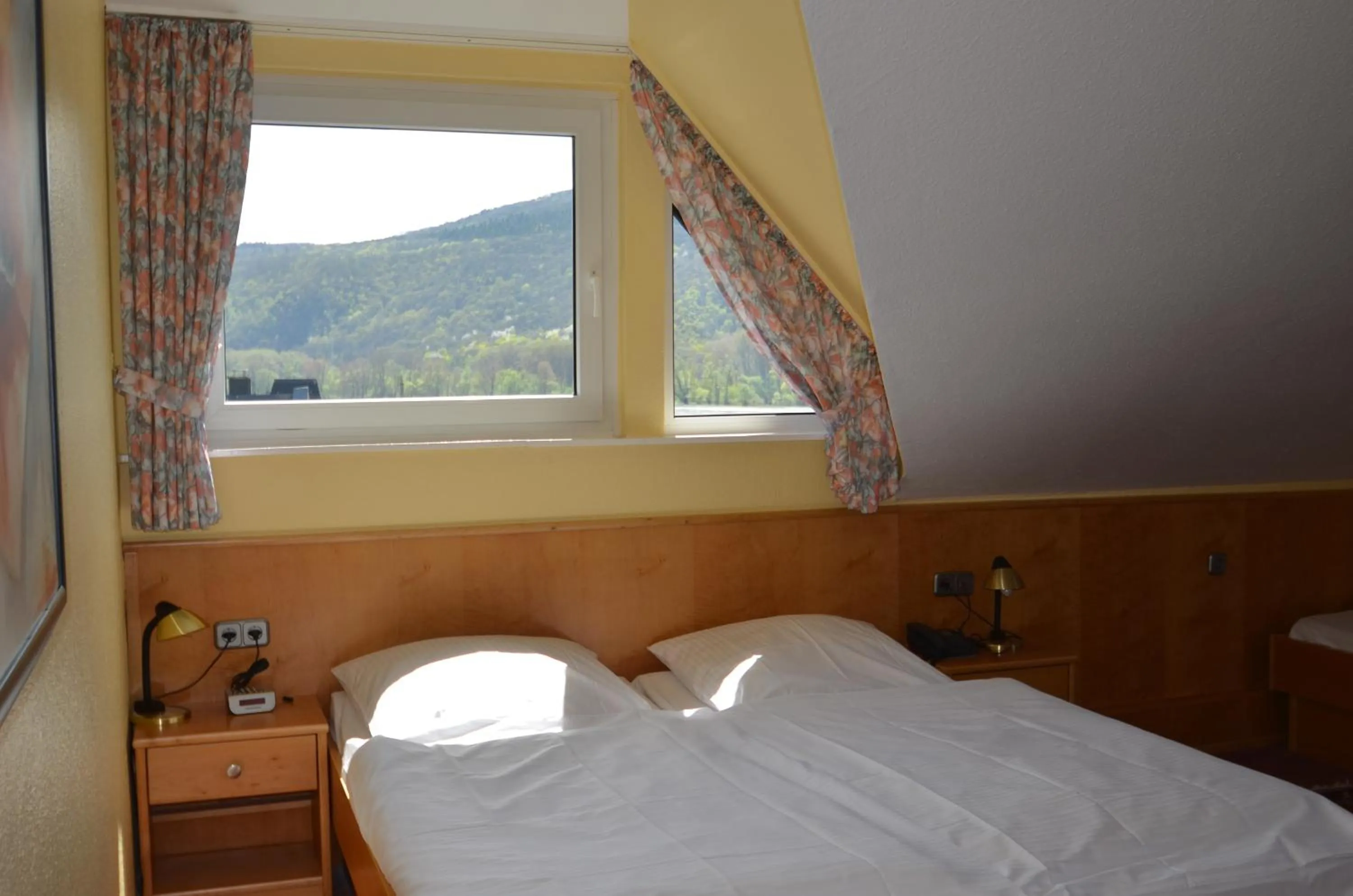 Photo of the whole room, Bed in Hotel Zwei Mohren