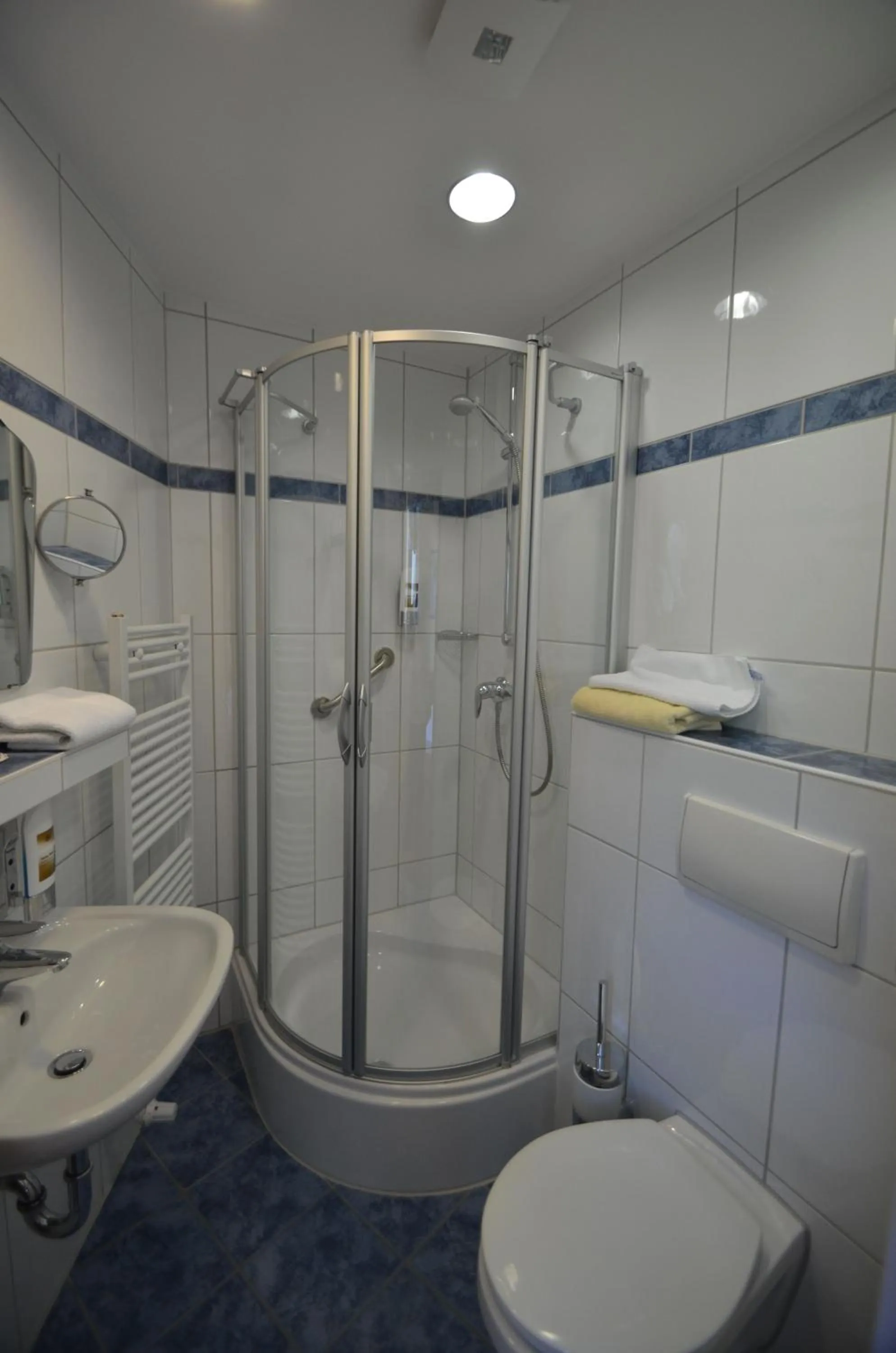 Bathroom in Hotel Zwei Mohren