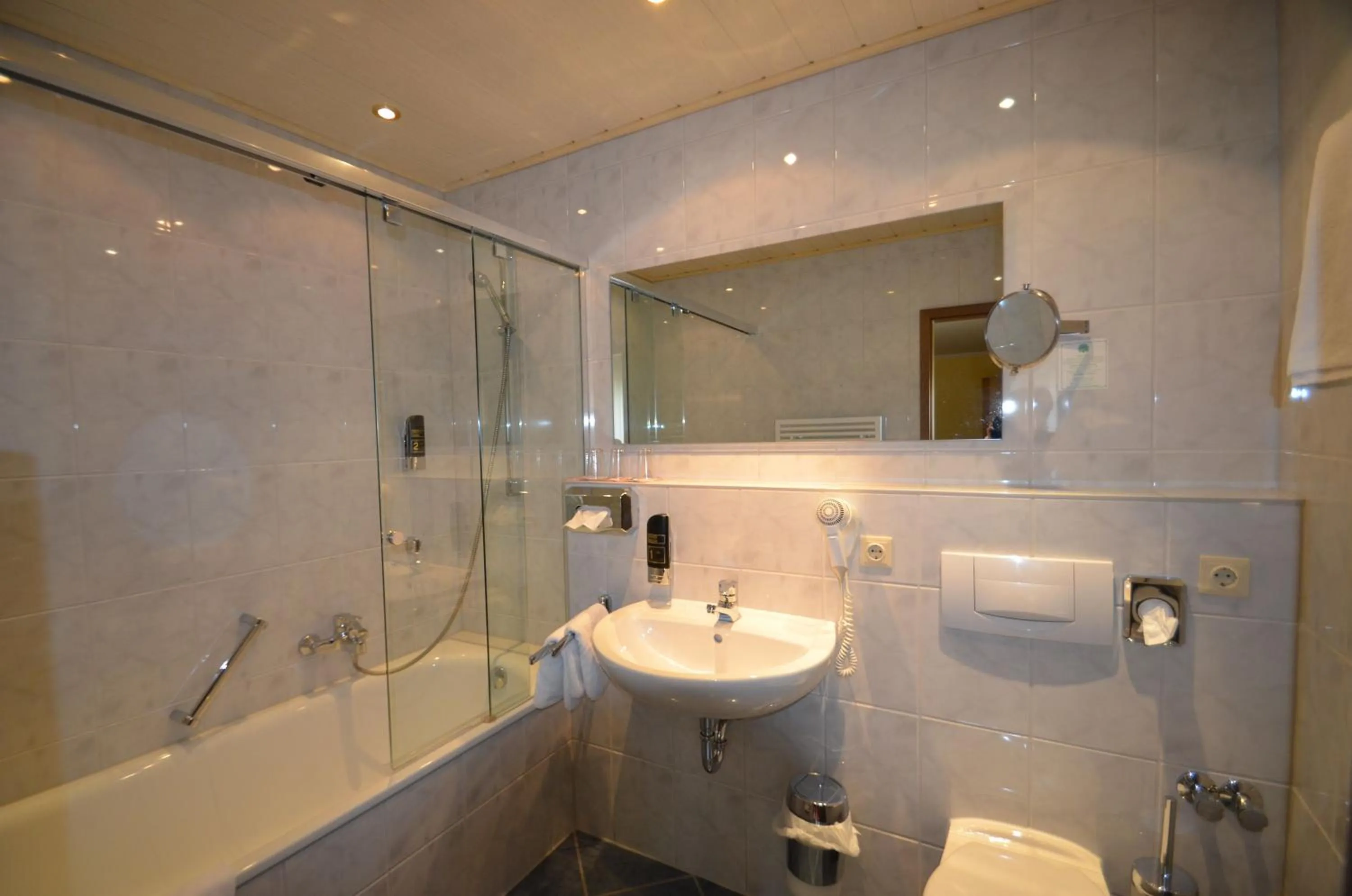 Bathroom in Hotel Zwei Mohren