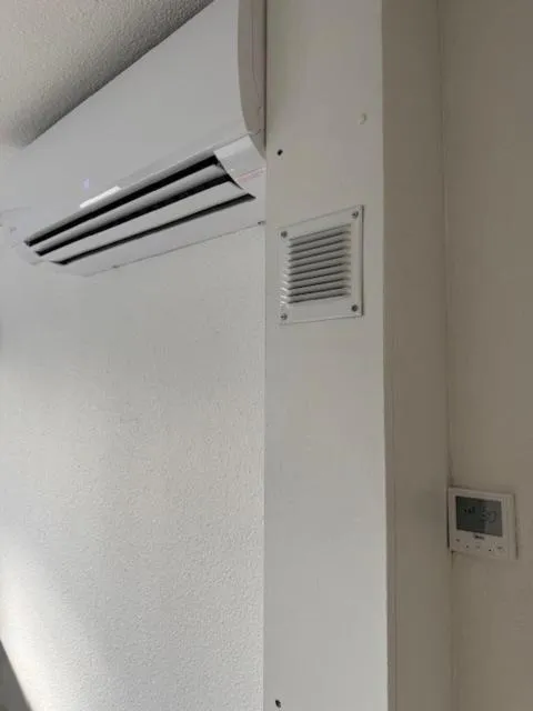 air conditioner in Comfort Hotel Orleans Saran