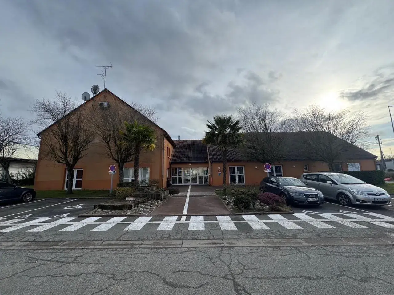 Property building in Comfort Hotel Orleans Saran Property building in Comfort Hotel Orleans Saran