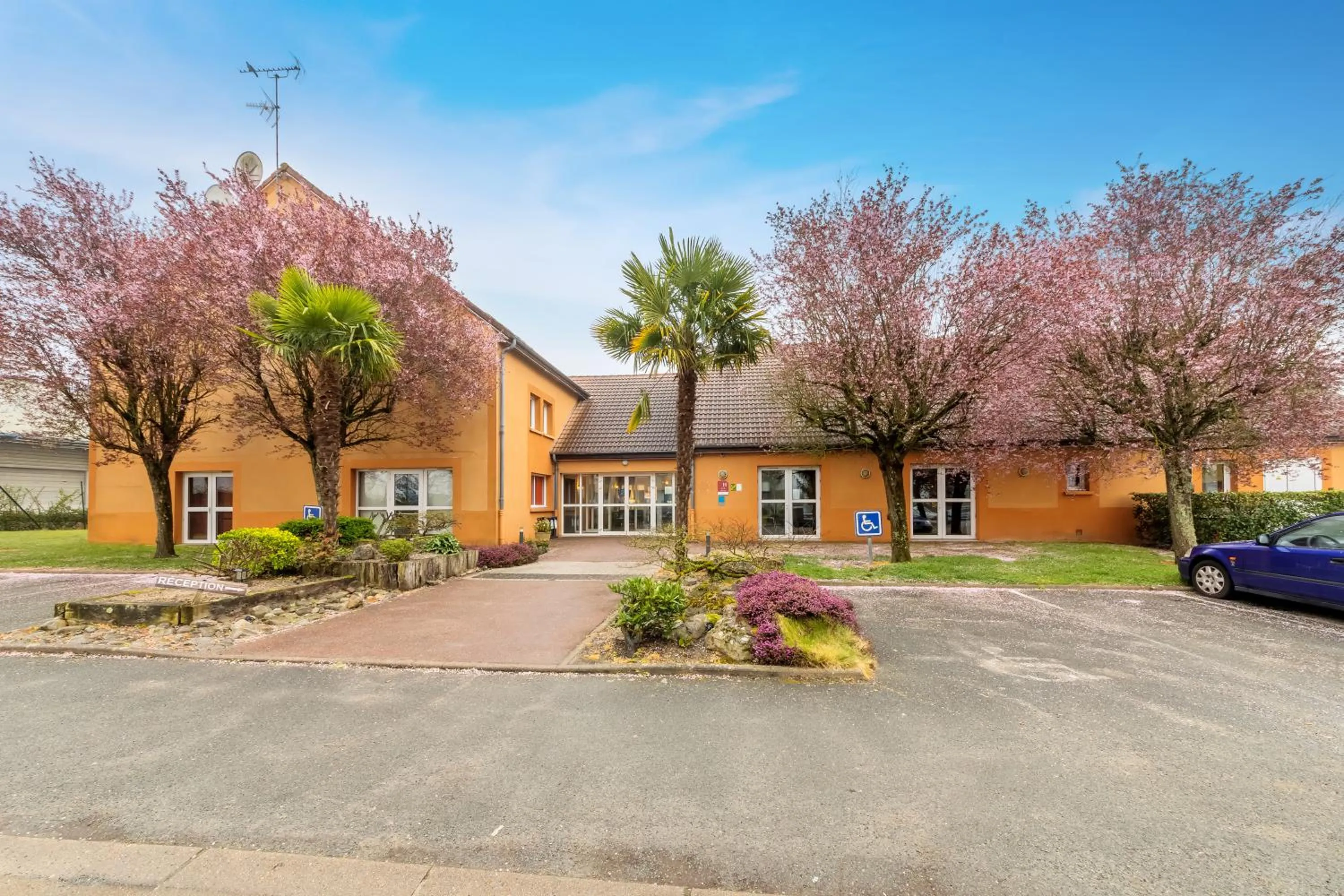 Property building in Comfort Hotel Orleans Saran