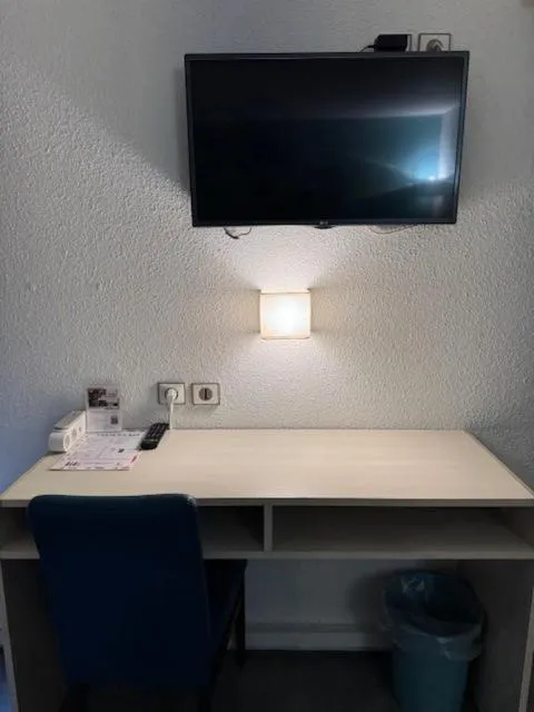 TV and multimedia in Comfort Hotel Orleans Saran