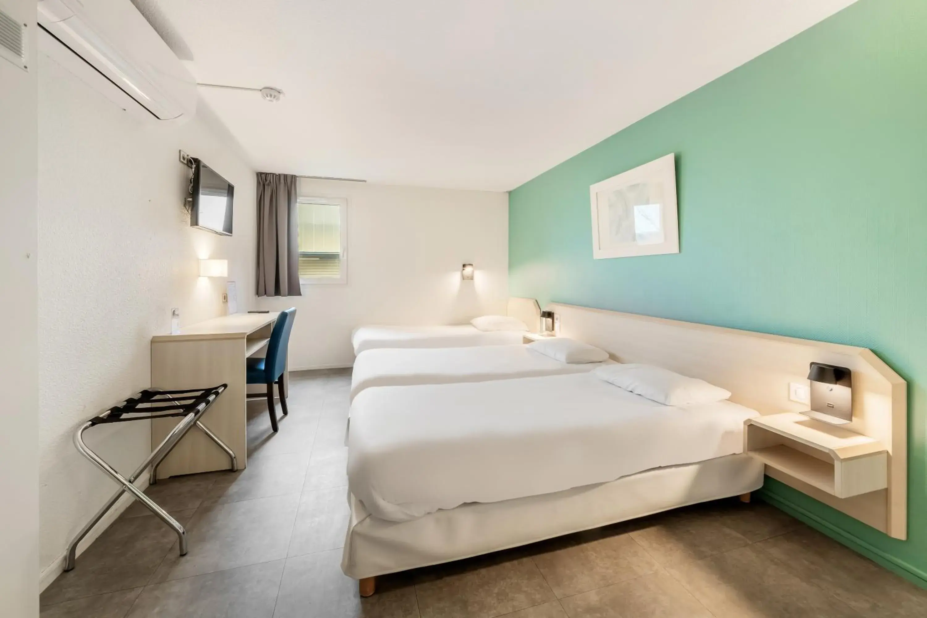 Bed in Comfort Hotel Orleans Saran Bed in Comfort Hotel Orleans Saran