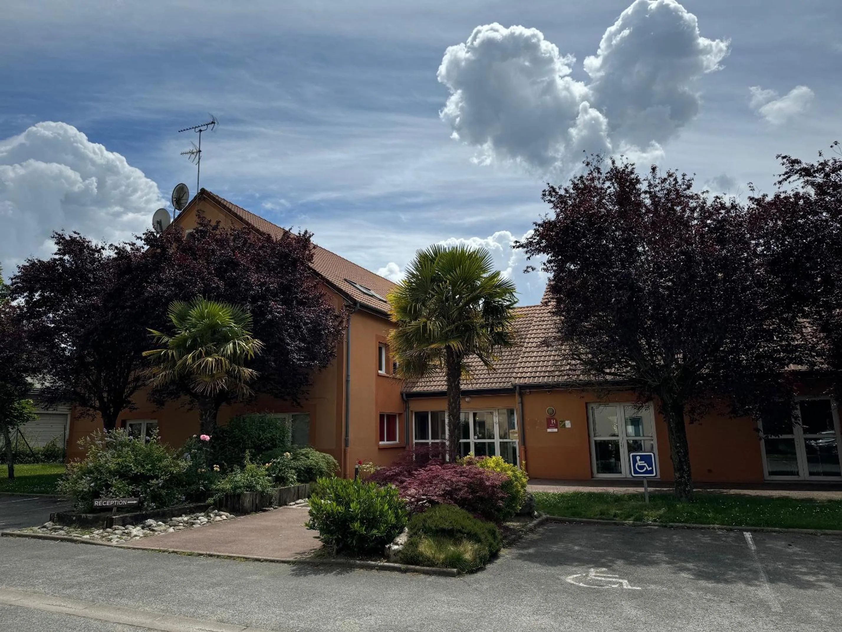 Property building in Comfort Hotel Orleans Saran