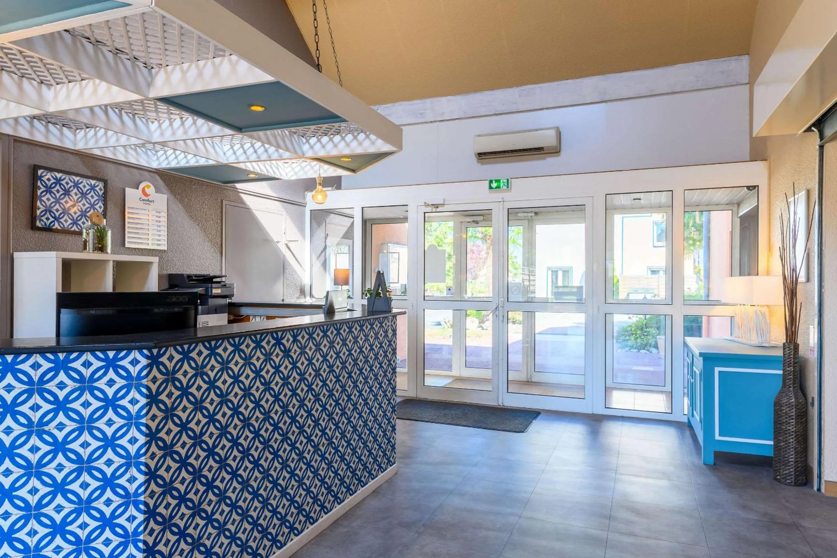 Lobby or reception in Comfort Hotel Orleans Saran