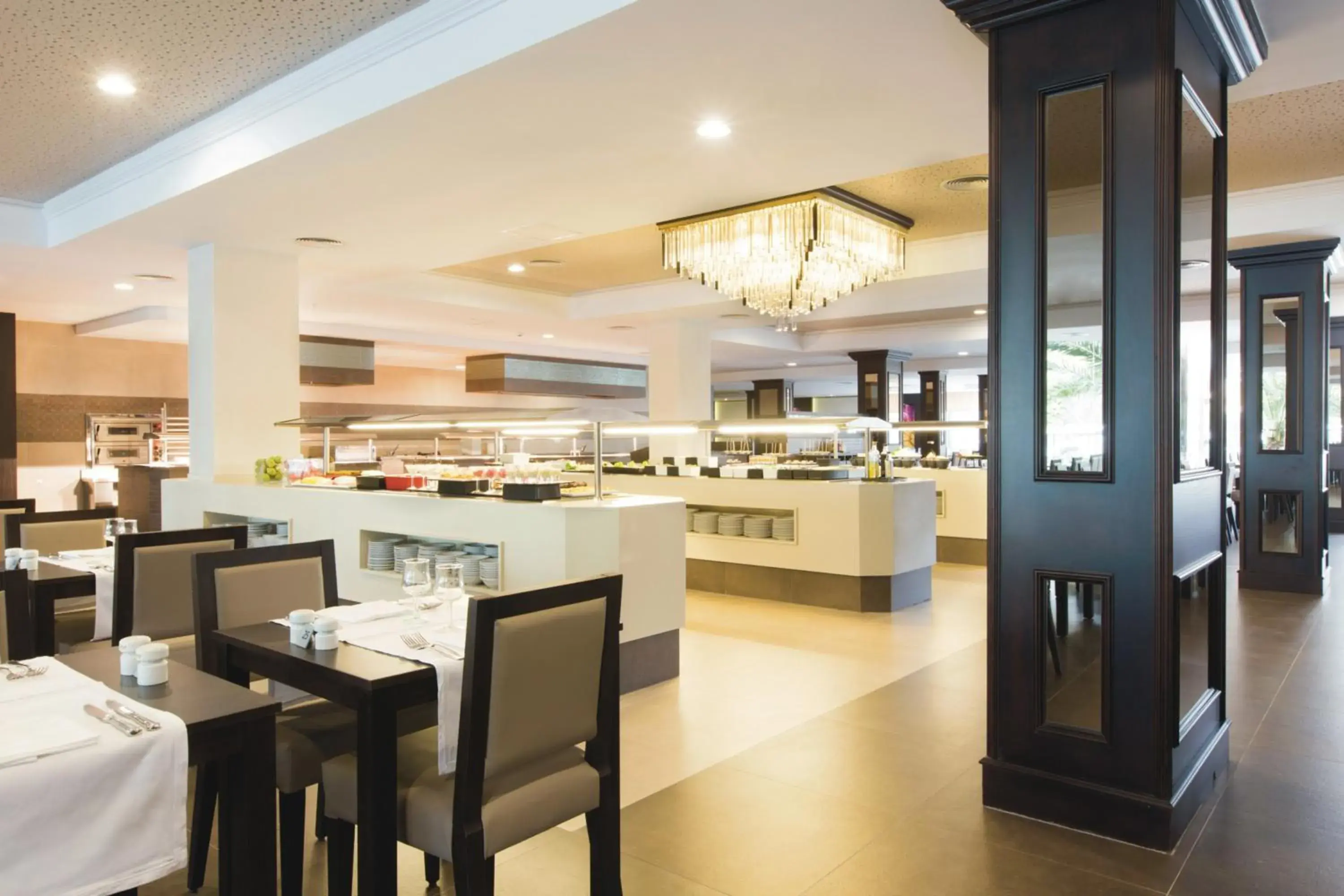 Restaurant/places to eat in Hotel Riu Bravo - 0'0 All Inclusive Restaurant/places to eat in Hotel Riu Bravo - 0'0 All Inclusive