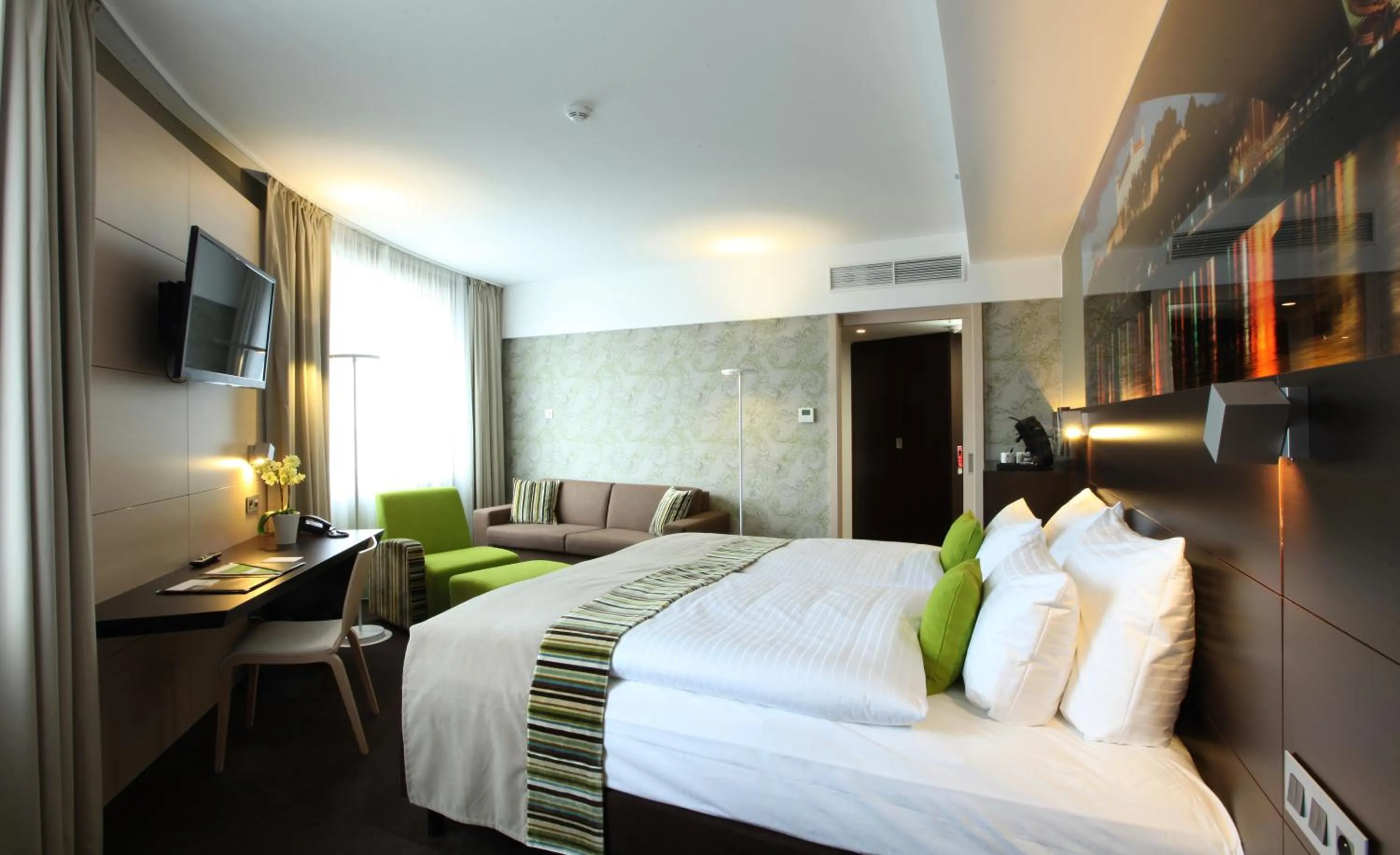 Photo of the whole room, Bed in Lindner Hotel Bratislava, part of JdV by Hyatt