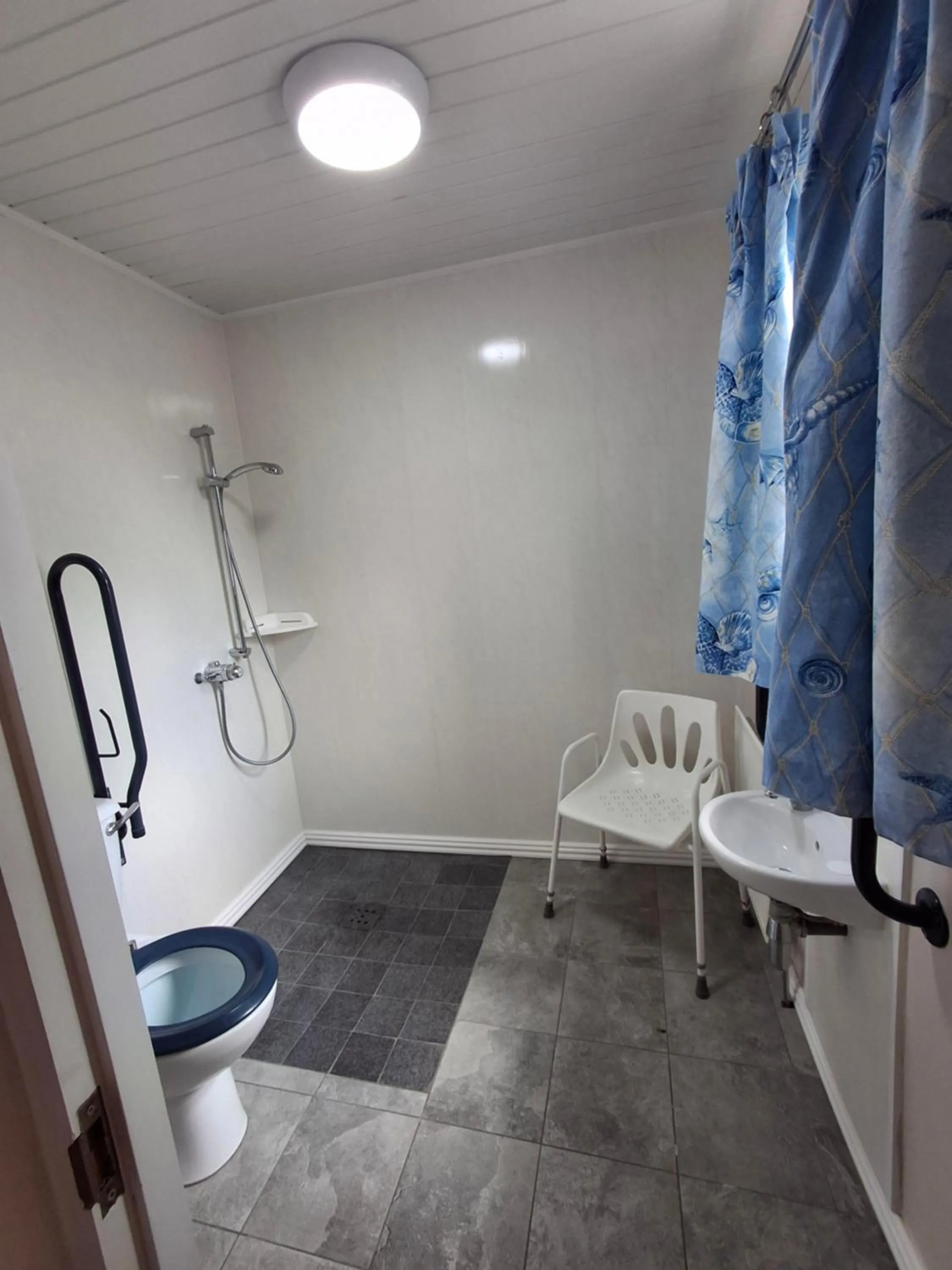 Shower in Ulster Cottages 4 miles From Portrush Bushmills Coleraine and Ballymoney