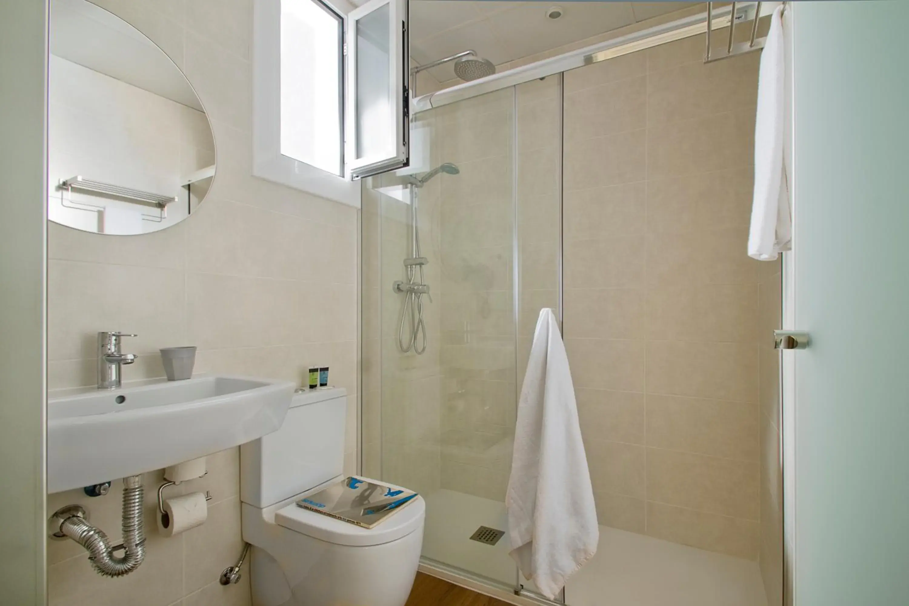 Twin Room with Terrace in Som Nit Triomf Twin Room with Terrace in Som Nit Triomf