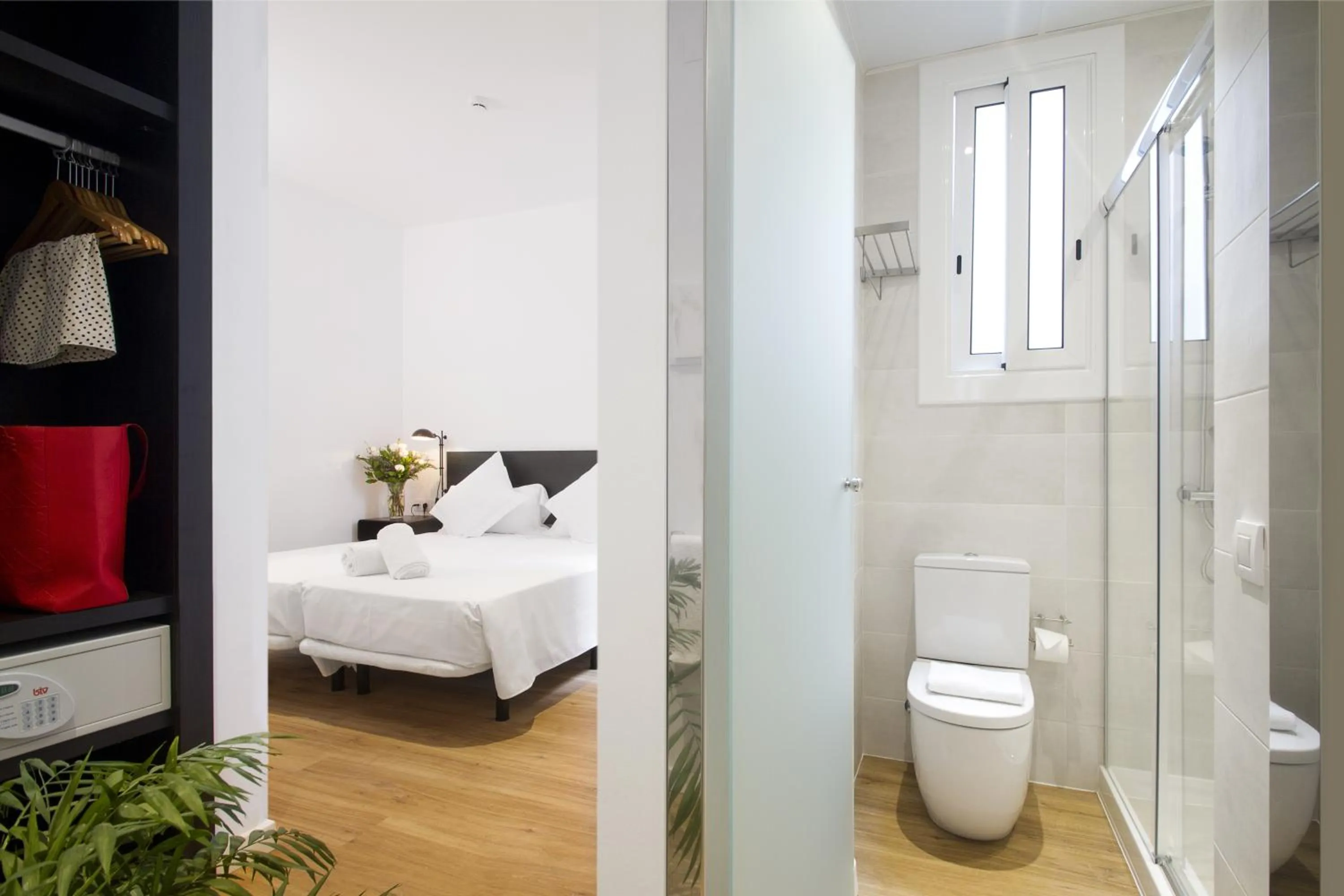 Photo of the whole room, Bed in Som Nit Triomf