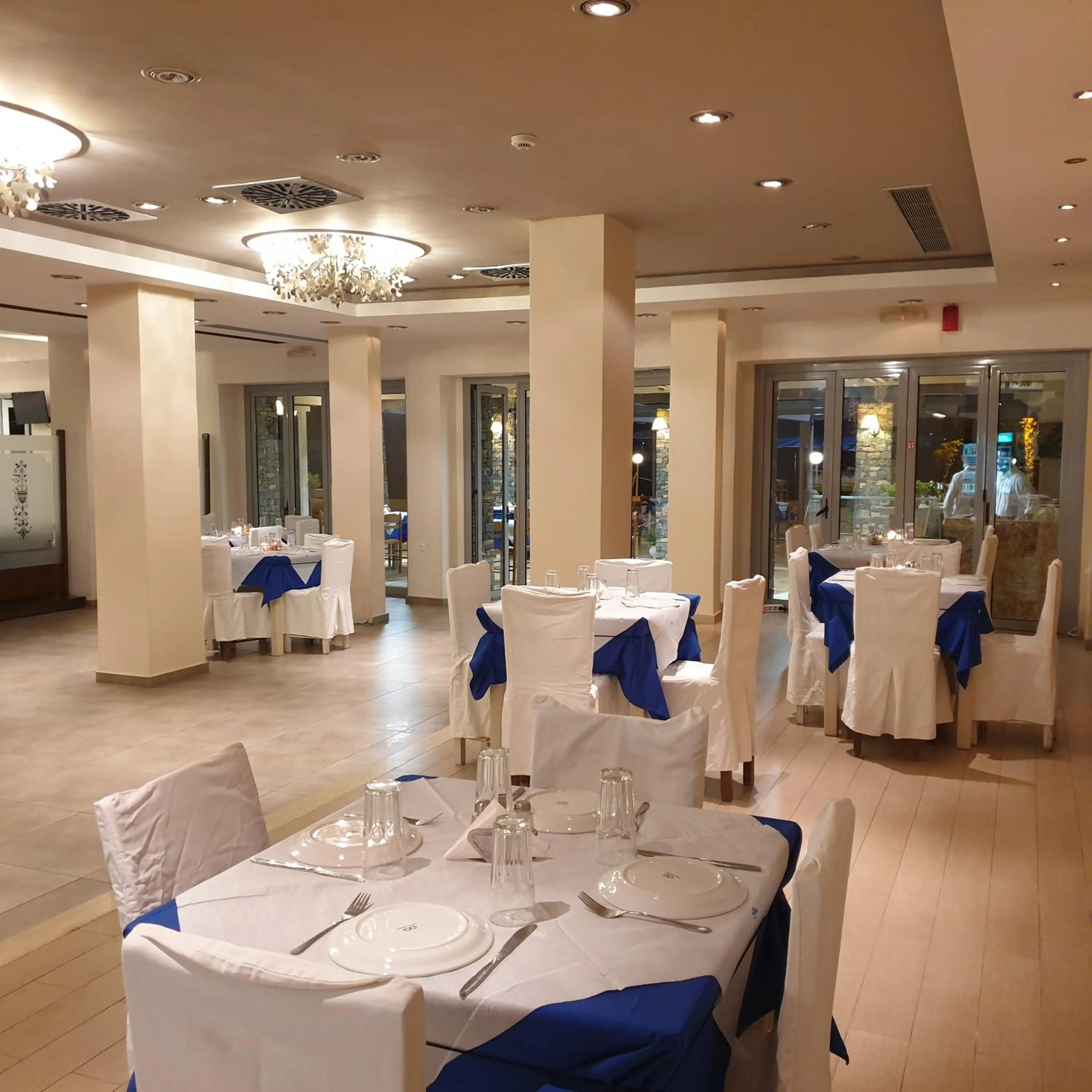 Restaurant/places to eat in Hotel Pavlou