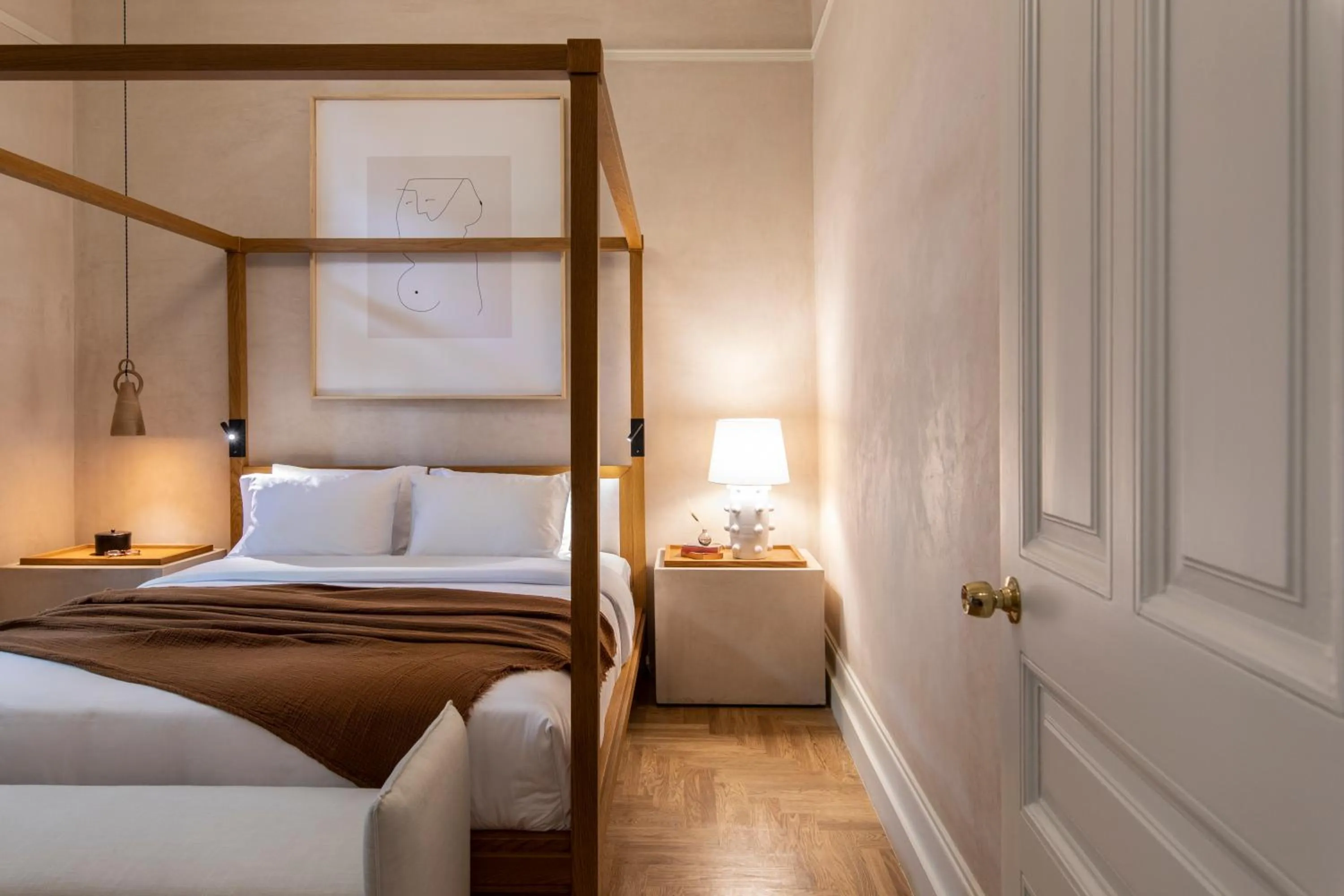 Bedroom, Bed in Monsieur Didot