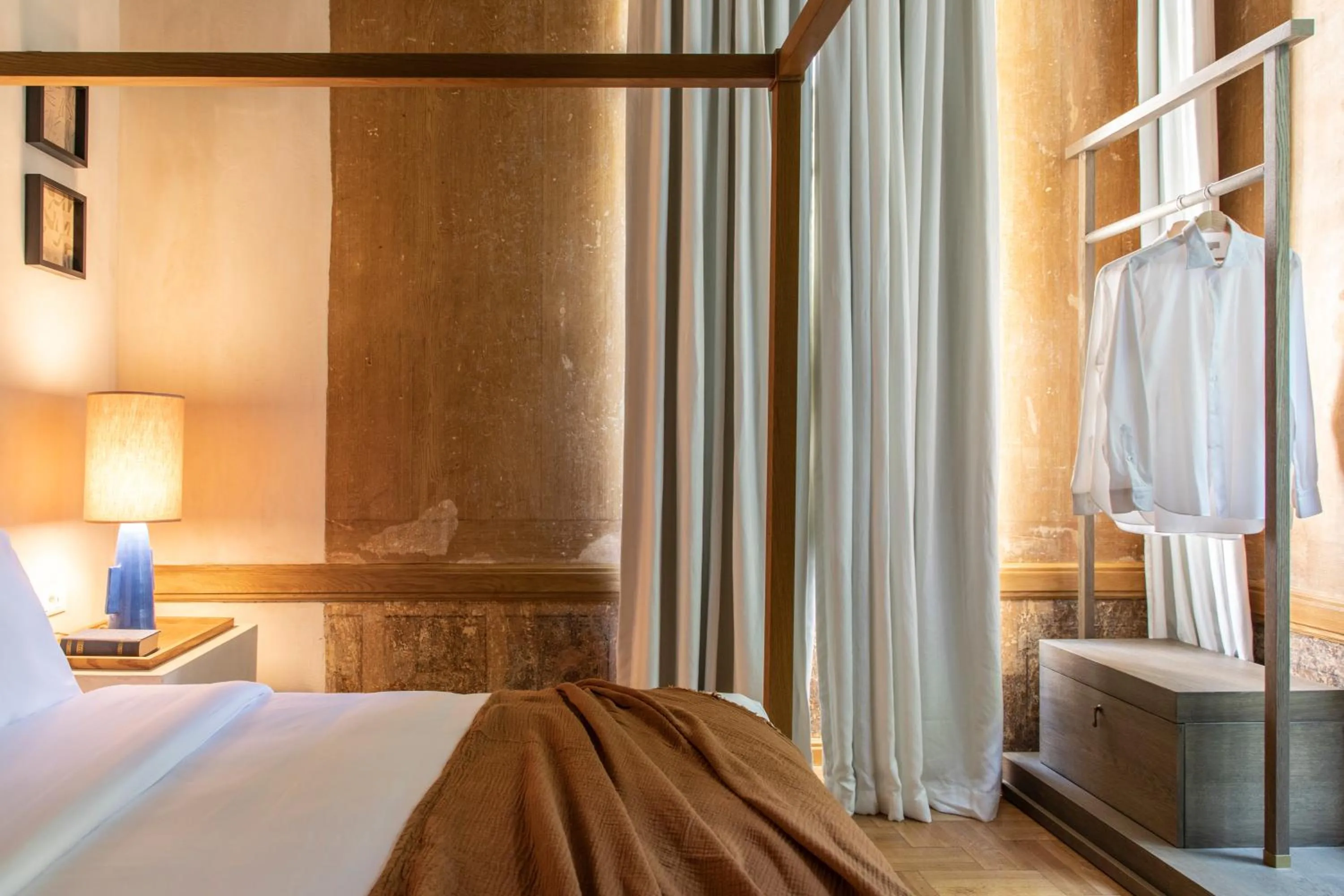 Bedroom, Bed in Monsieur Didot