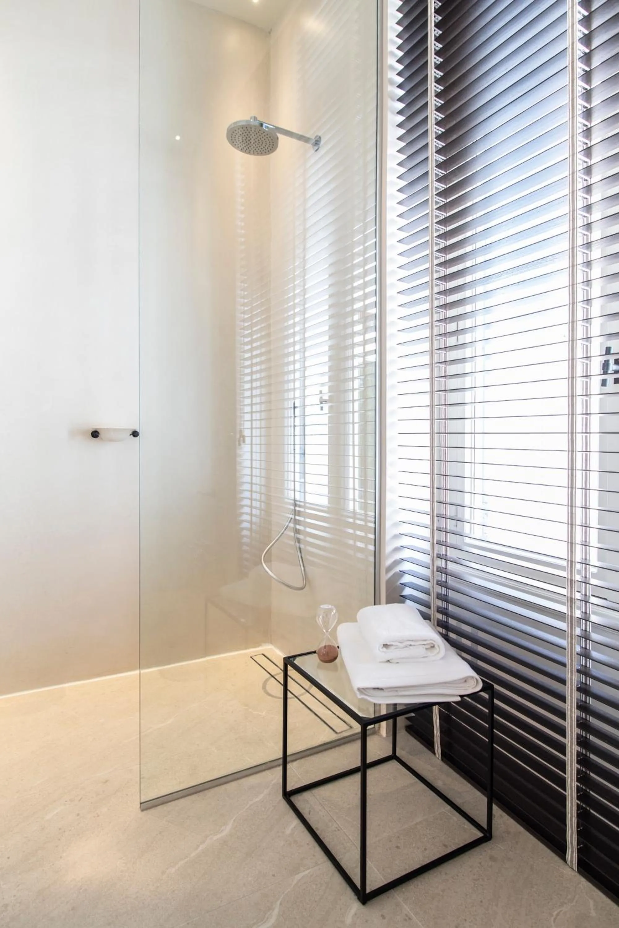 Bathroom in Monsieur Didot