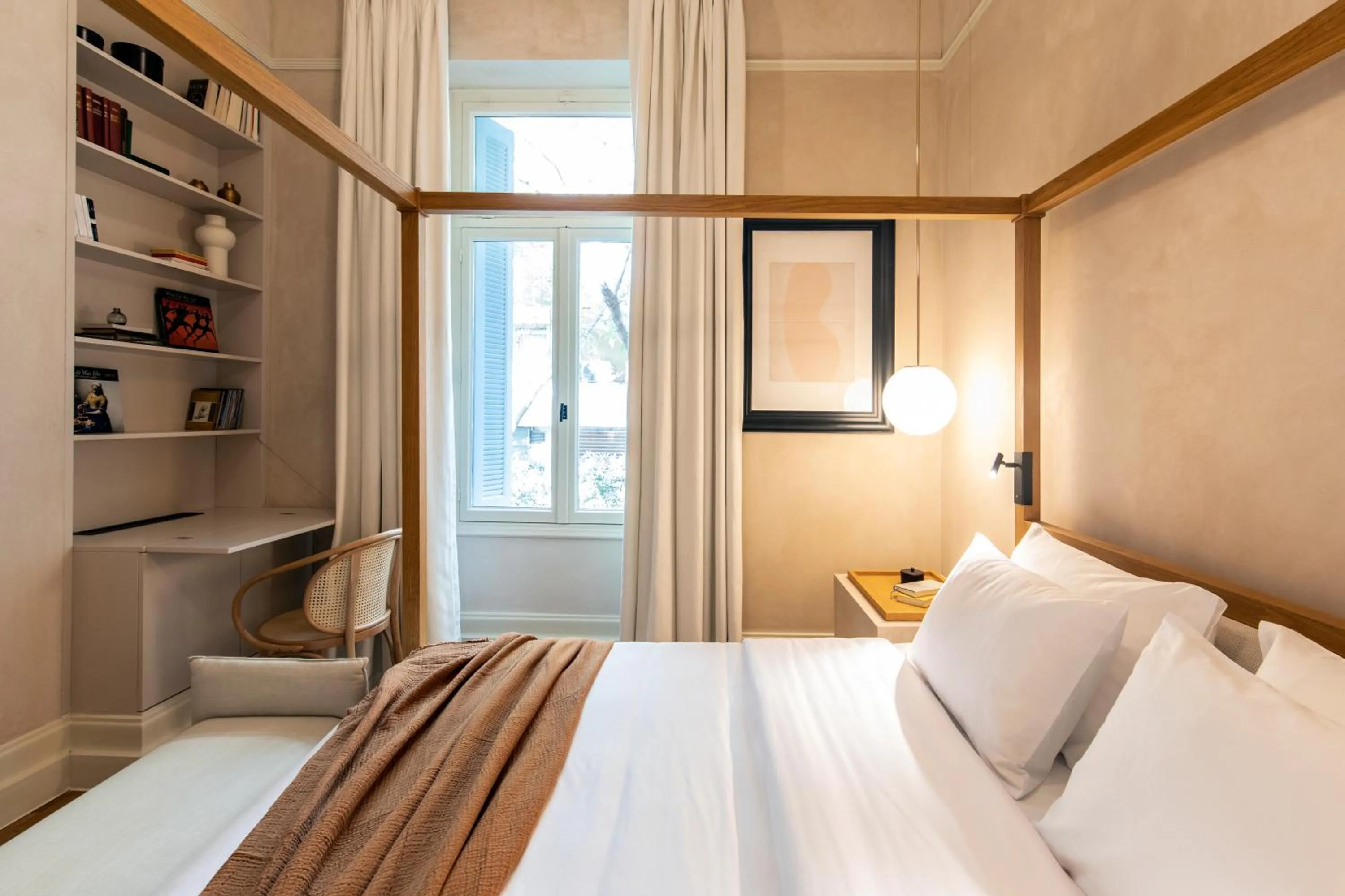 Bedroom, Bed in Monsieur Didot