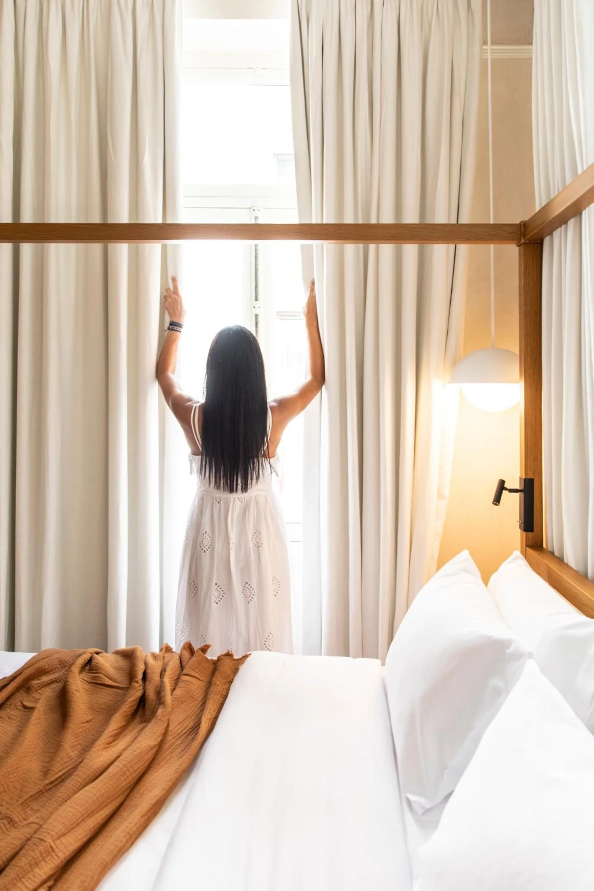 People, Bed in Monsieur Didot