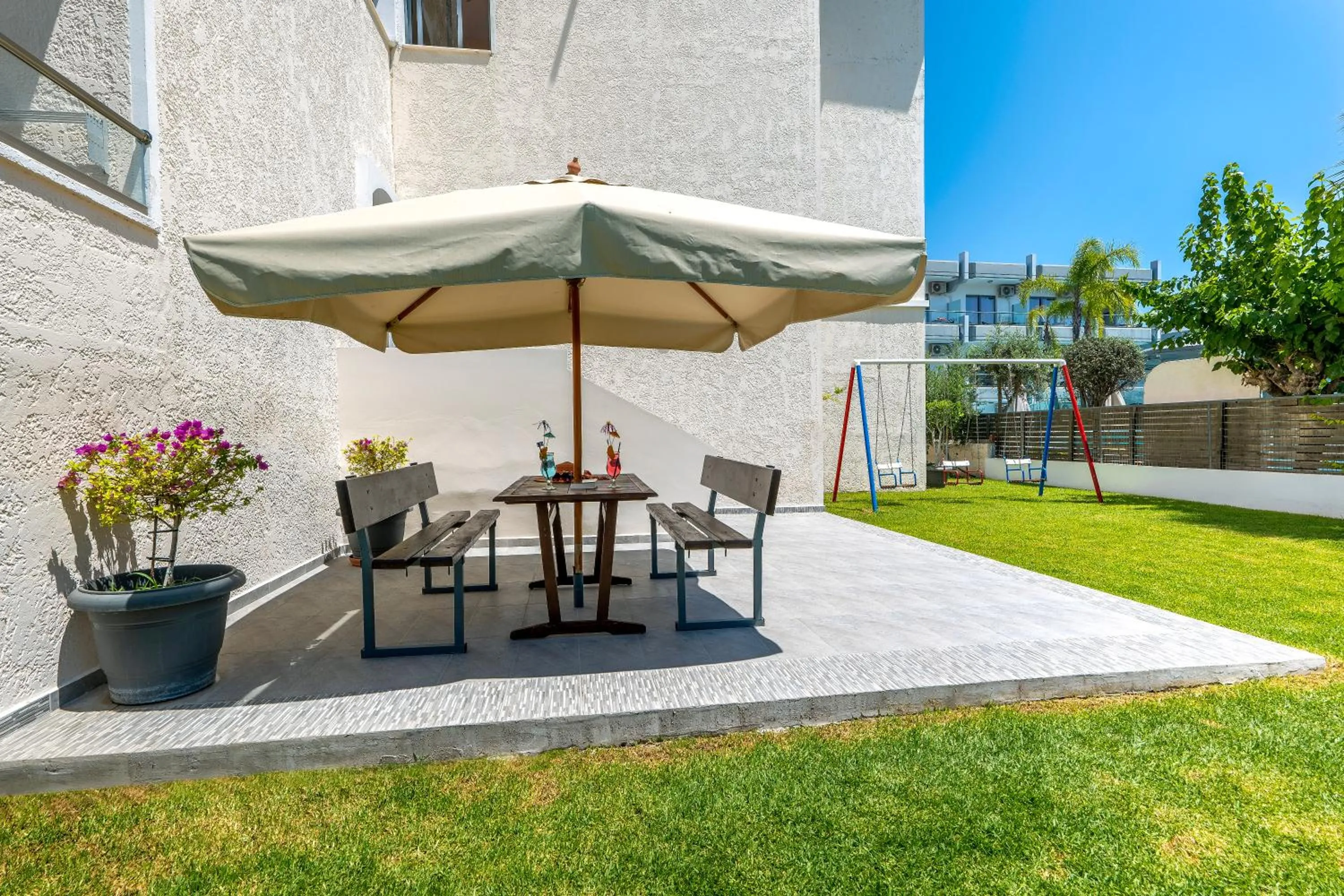 Anixis Hotel & Apartments