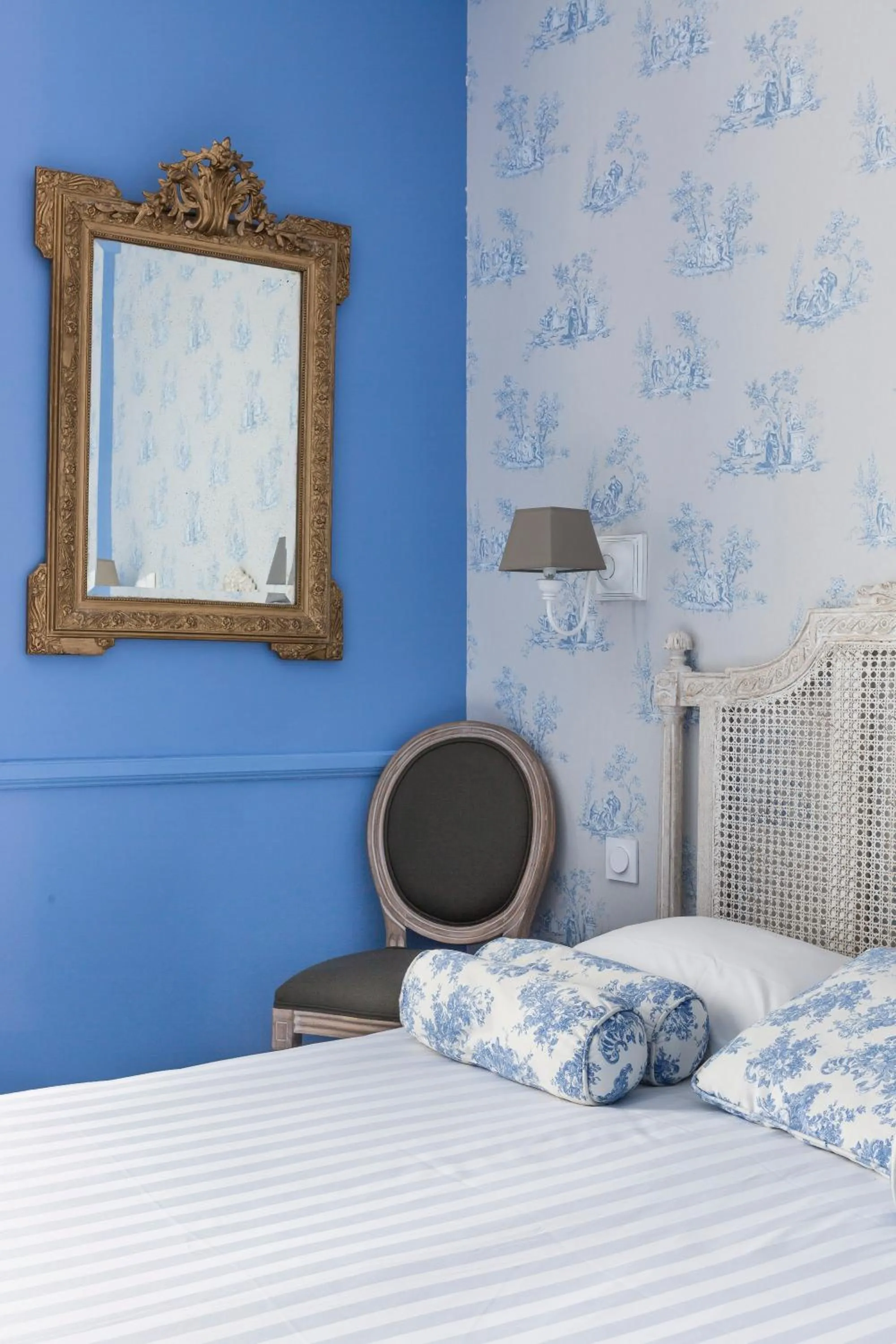 Decorative detail, Bed in Logis Maison Vauban - Hotel St Malo