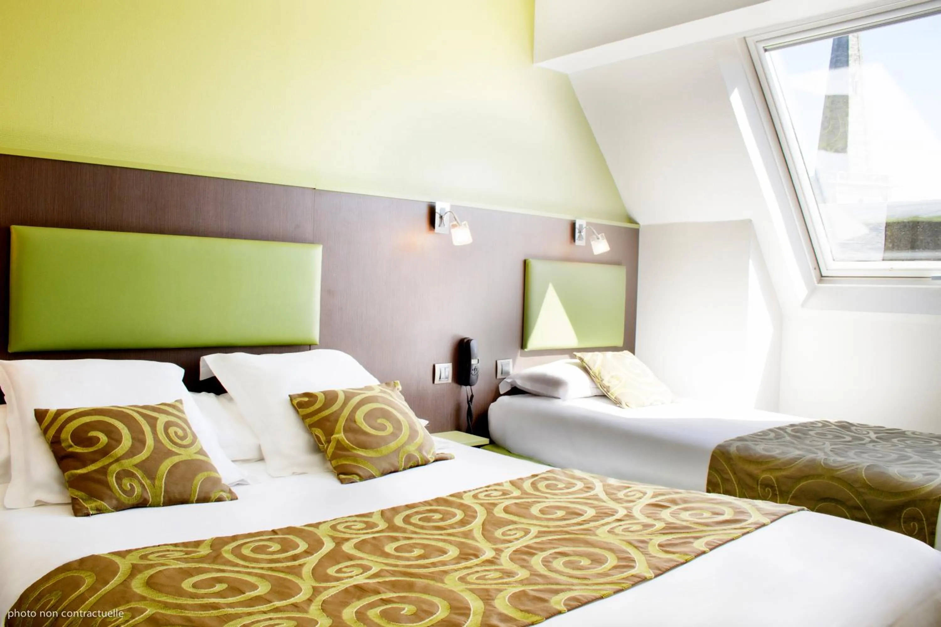 Bed in Logis Maison Vauban - Hotel St Malo